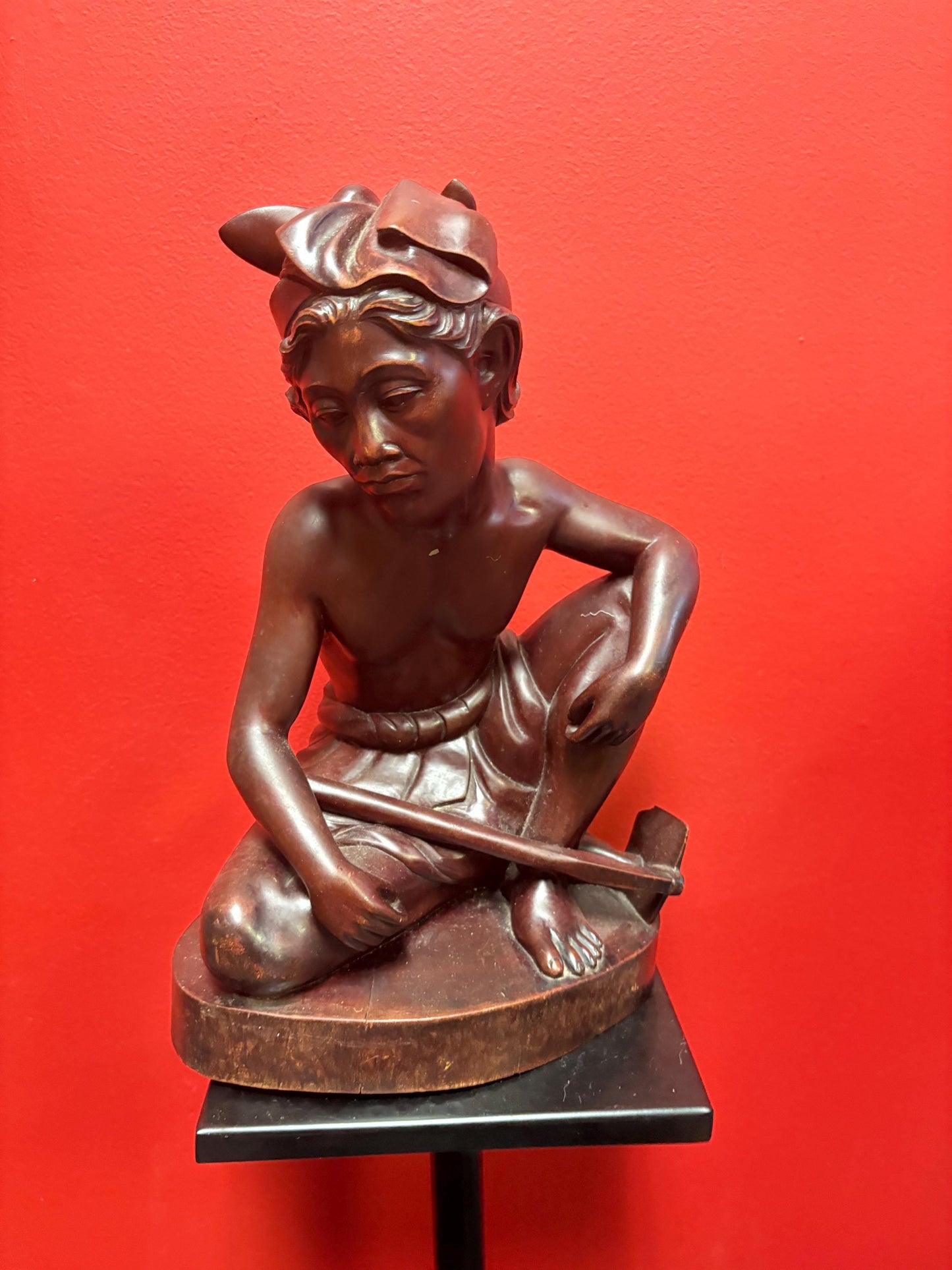 Stunning Indonesian signed antique heavy wooden statue of a man 12.25 inches high - striking imagery great gift good value