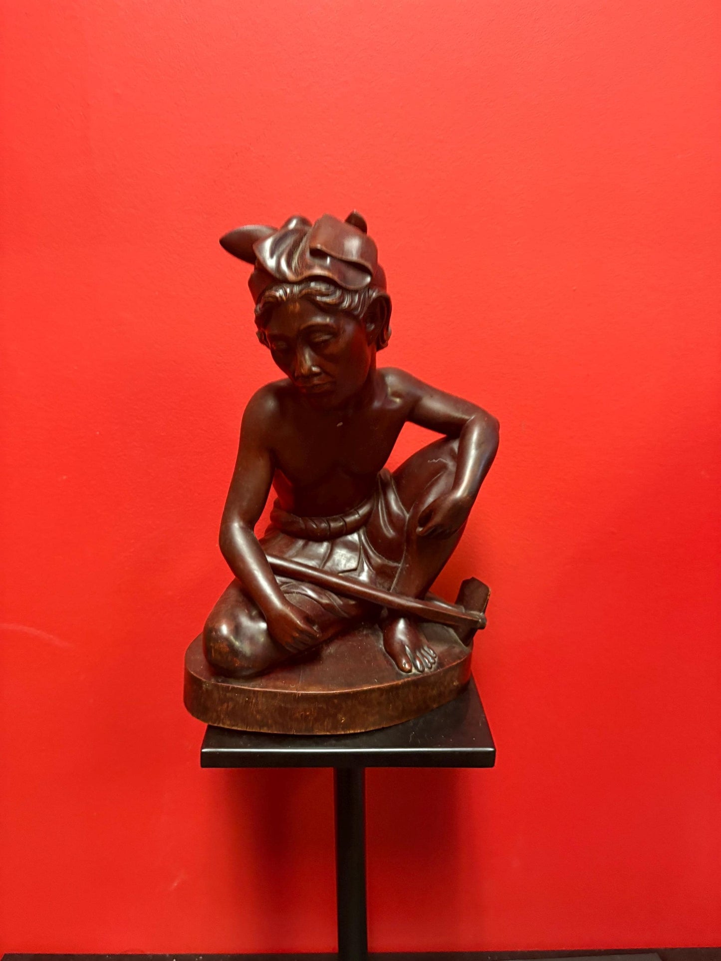 Stunning Indonesian signed antique heavy wooden statue of a man 12.25 inches high - striking imagery great gift good value