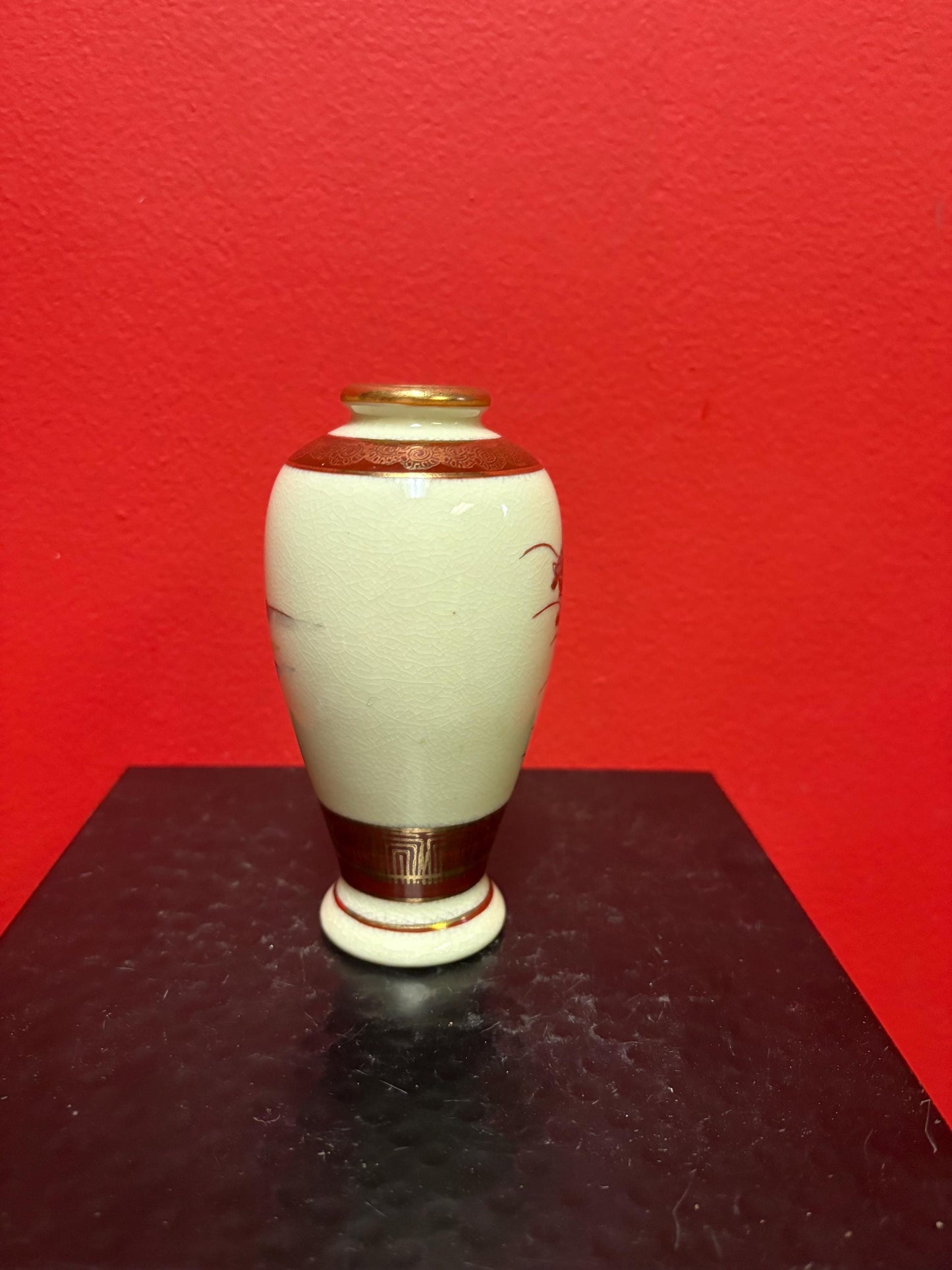 Beautiful Japanese 5 1/2 inch tall signed Satsuma vase in mint condition great collectors piece or gift