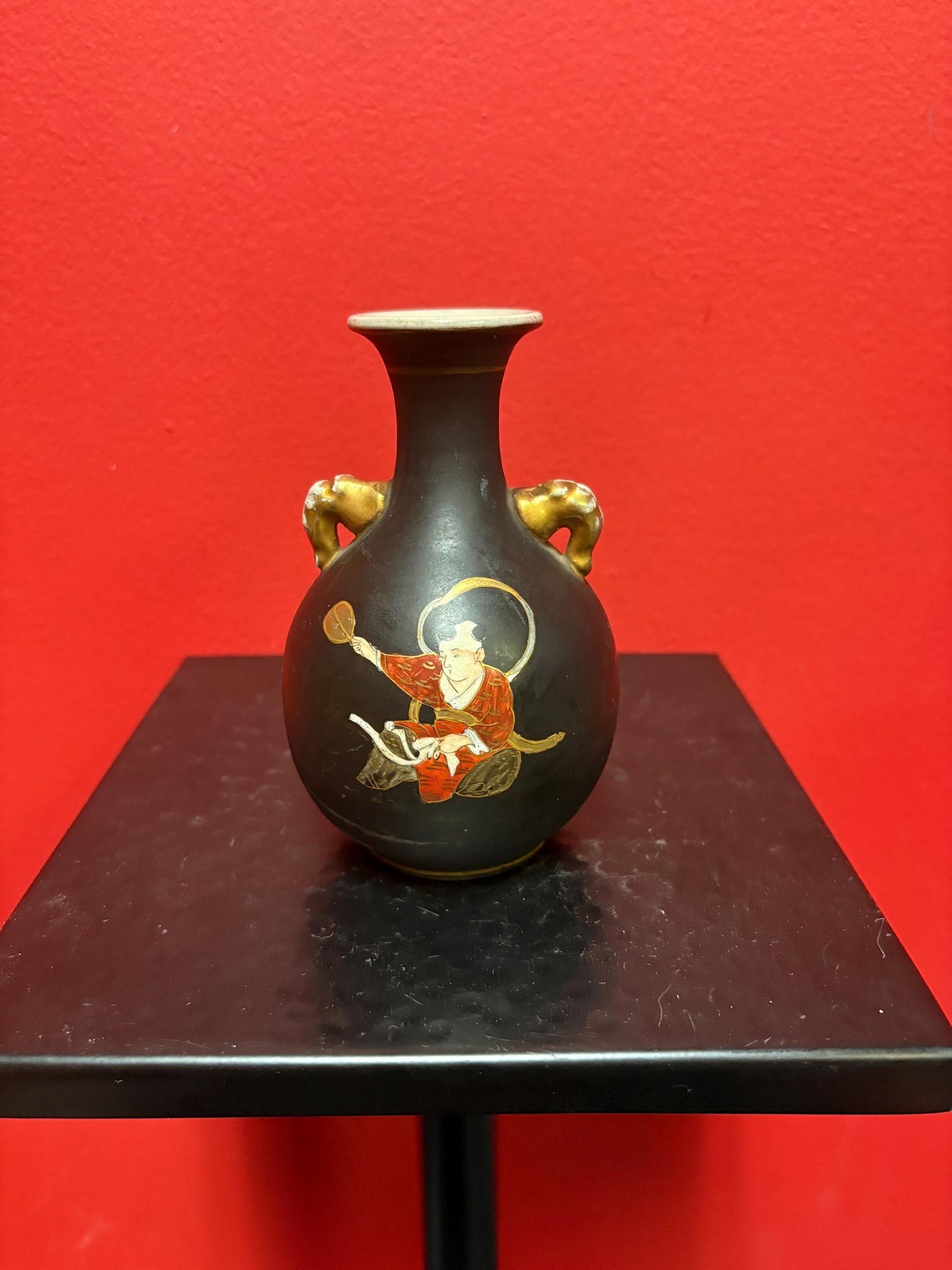 Beautiful Japanese 5 inch tall handpainted signed vase with unusual imagery - great value