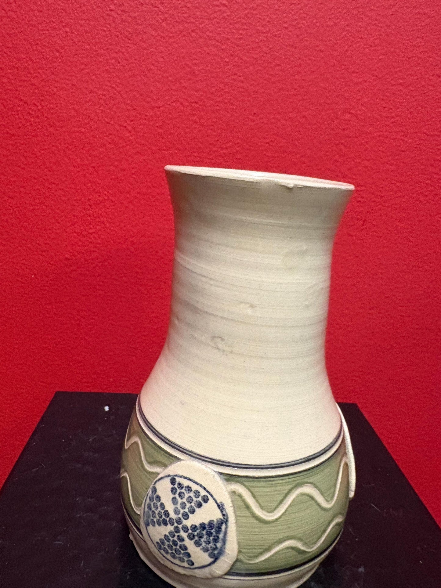Beautiful antique old sun pottery Canadian SIKSIKA nation pottery vase  indigenous first nations beauty in mint condition -6 inches high