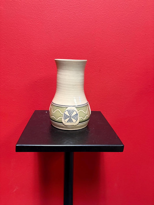 Beautiful antique old sun pottery Canadian SIKSIKA nation pottery vase  indigenous first nations beauty in mint condition -6 inches high