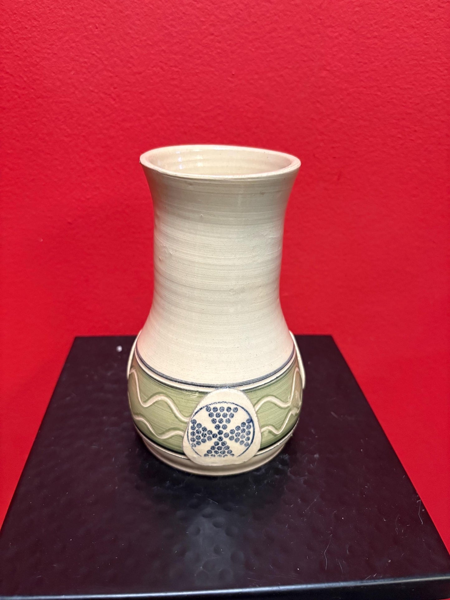 Beautiful antique old sun pottery Canadian SIKSIKA nation pottery vase  indigenous first nations beauty in mint condition -6 inches high