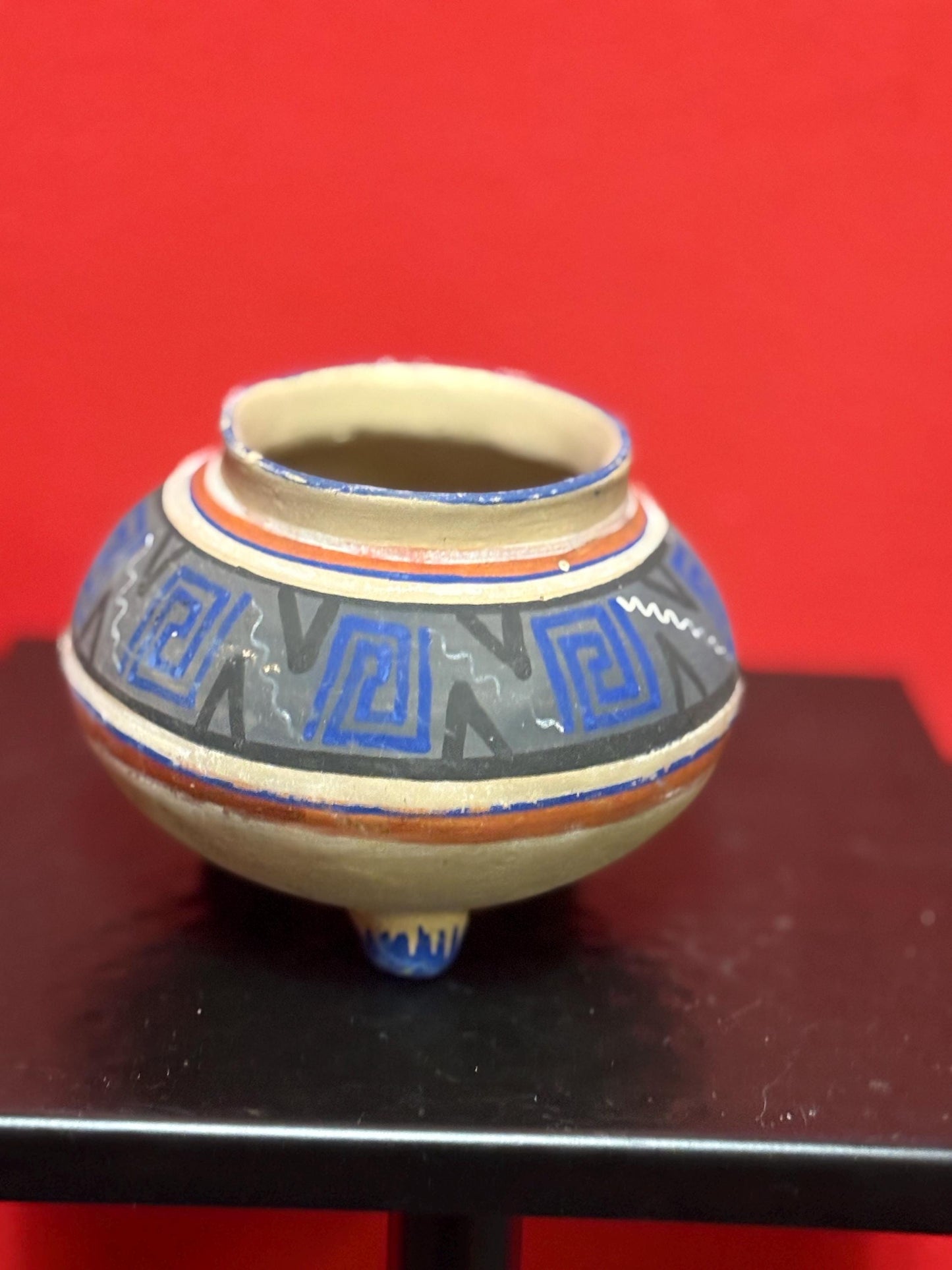 Rare beautiful antique 3 1/2 inch high Navajo hand painted pottery pot wonderful condition and colours  indigenous Navajo