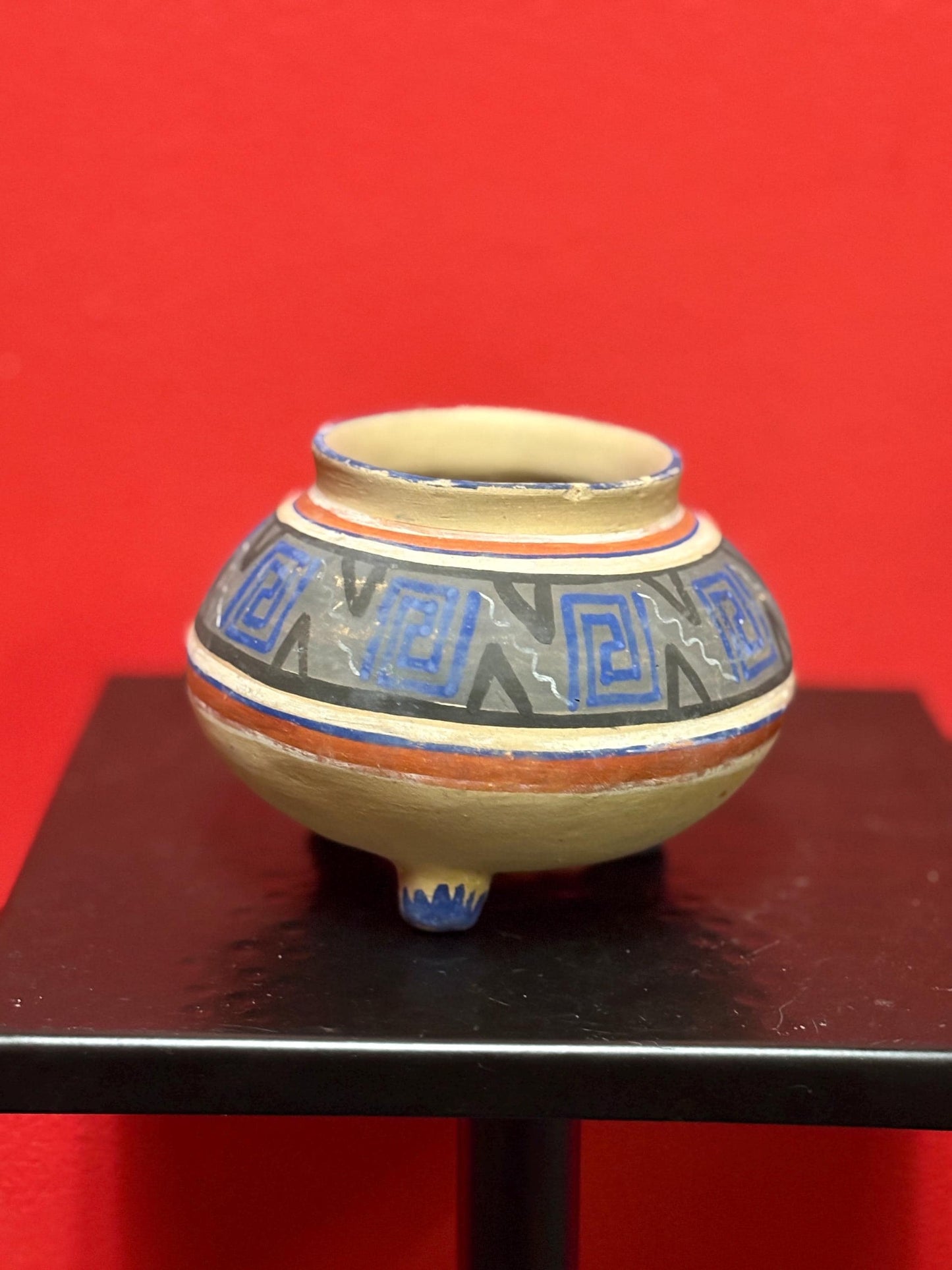 Rare beautiful antique 3 1/2 inch high Navajo hand painted pottery pot wonderful condition and colours  indigenous Navajo