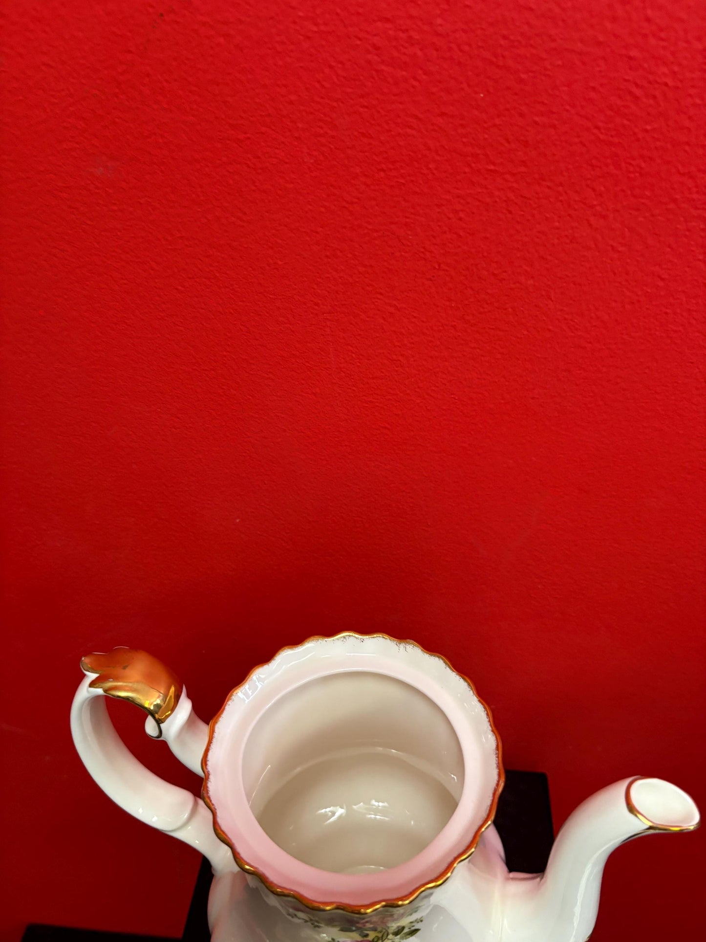 Beautiful Royal Albert old country Rose  10 x 8 wide  coffee pot in perfect  condition  wow