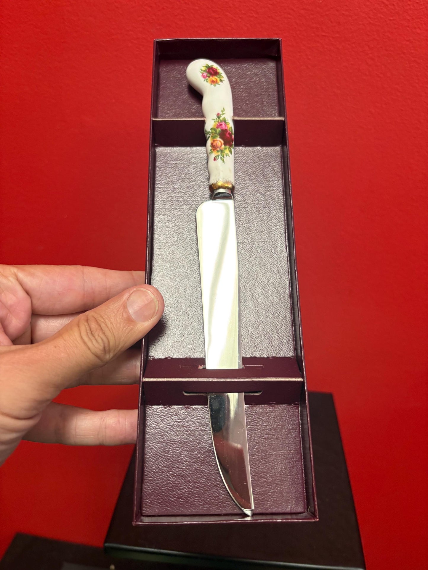 Royal Albert old country Rose 9 1/2 inch long bread knife in original box  brand new condition- wow
