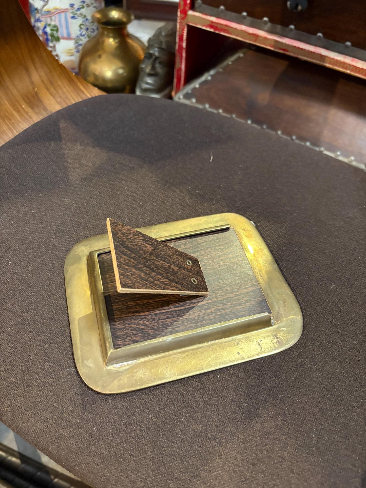 Beautiful antique brass 6 1/2 x 5 photo frame  4 x 3 inside  ready to gift or use  wow