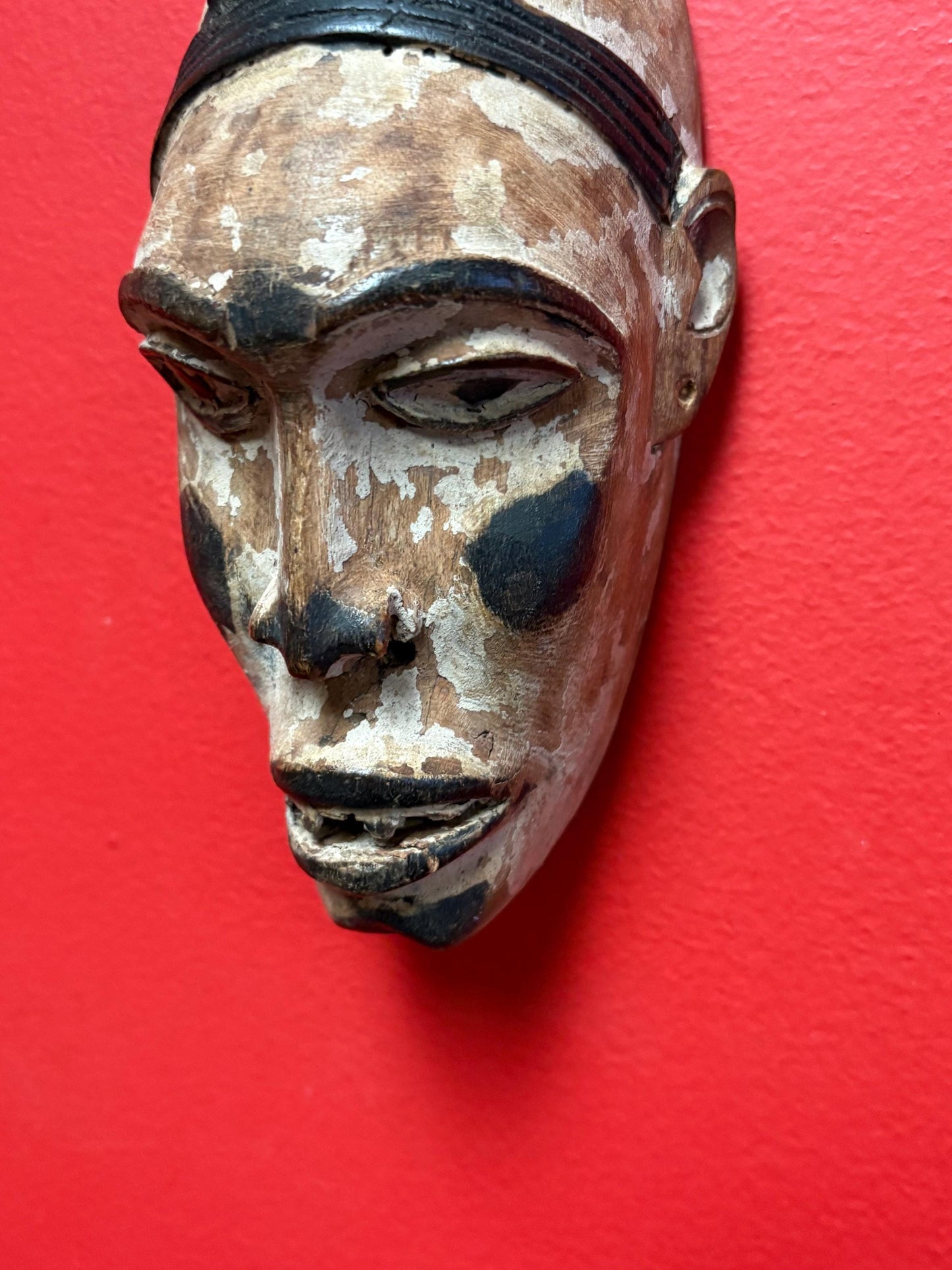 Beautiful African 7 x 3 inch wide antique mask  amazing patina and detail  really cool one