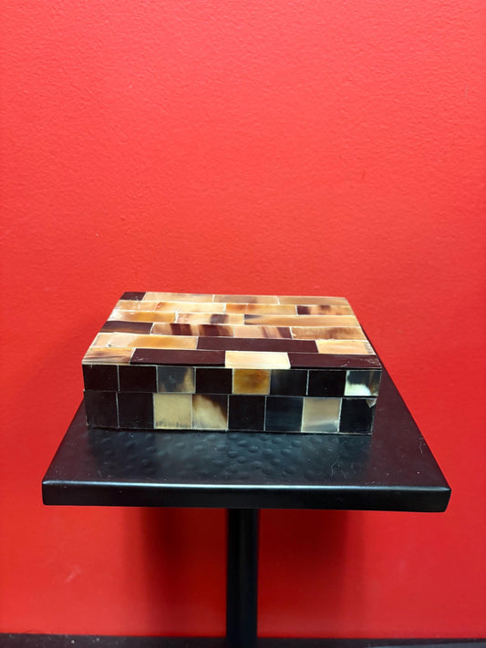 Beautiful vintage Asian bone box  6 x 4 by 1.5 inch high  great condition and quality  perfect gift  value priced