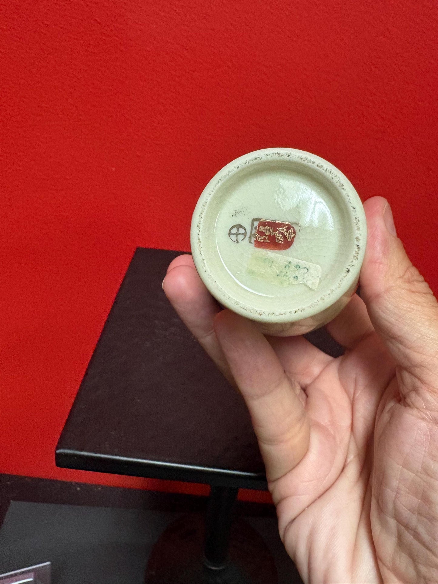 Beautiful Japanese 5 1/2 inch tall signed Satsuma vase in mint condition great collectors piece or gift