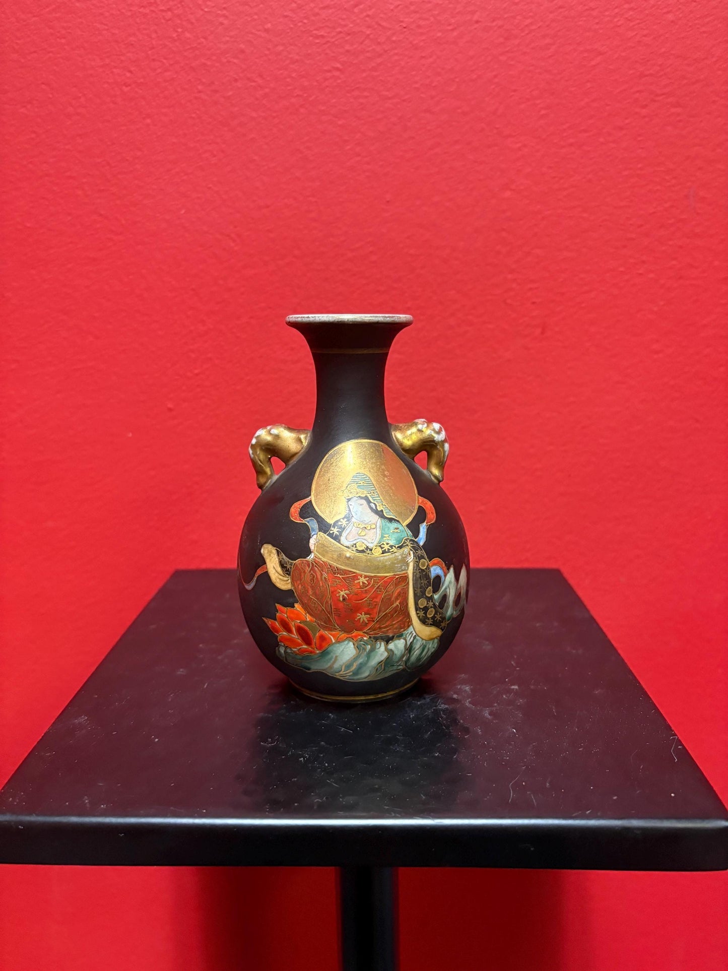 Beautiful Japanese 5 inch tall handpainted signed vase with unusual imagery - great value