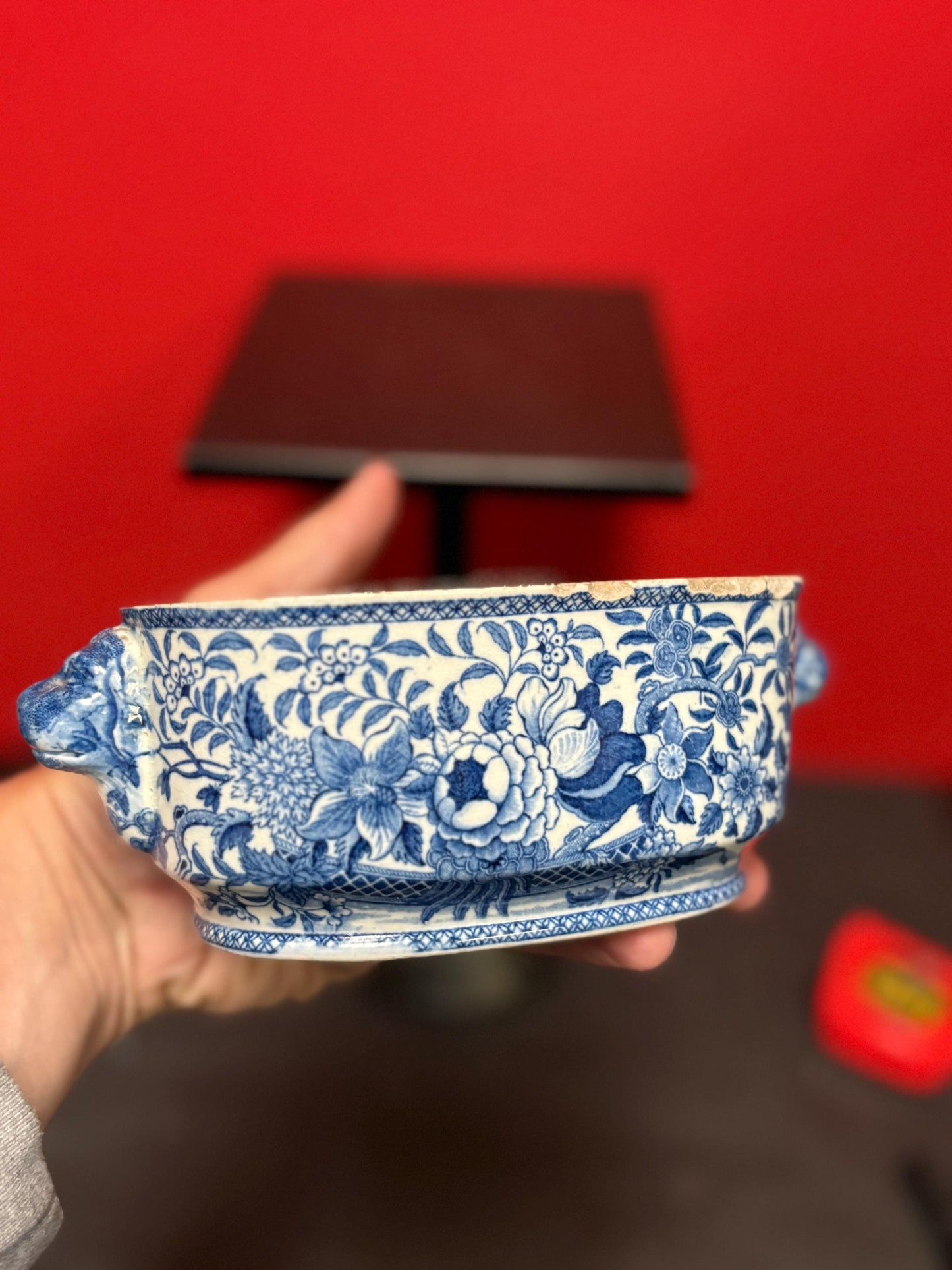 Stunning mid 18th century Chinese bowl 7 1/2 x 4 x 3 high minor chips see photos amazing Chinese porcelain - wow