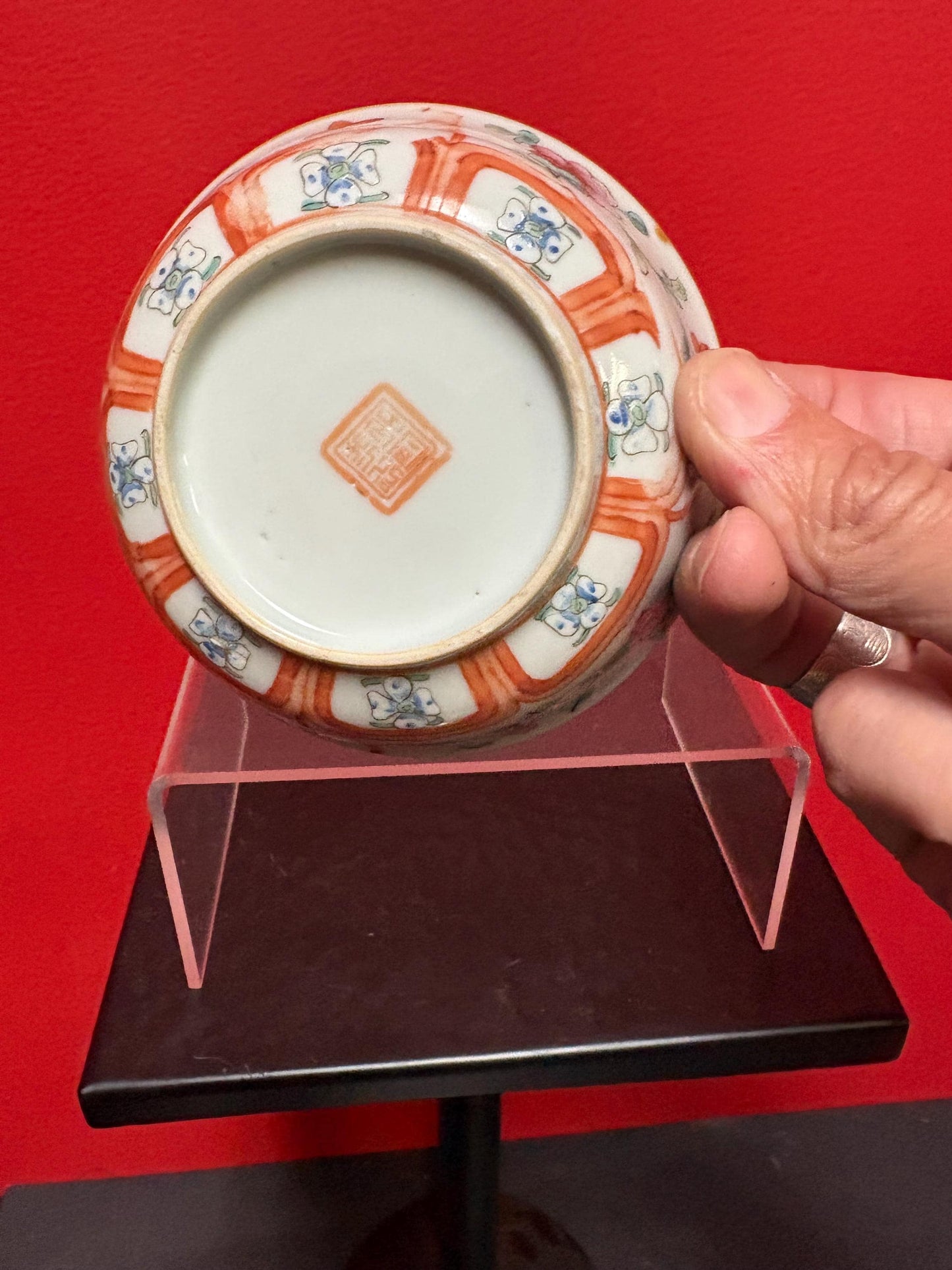Beautiful 19 century famille rose  5 by 1.5 inch high bowl in excellent condition with great decoration- signed - good value