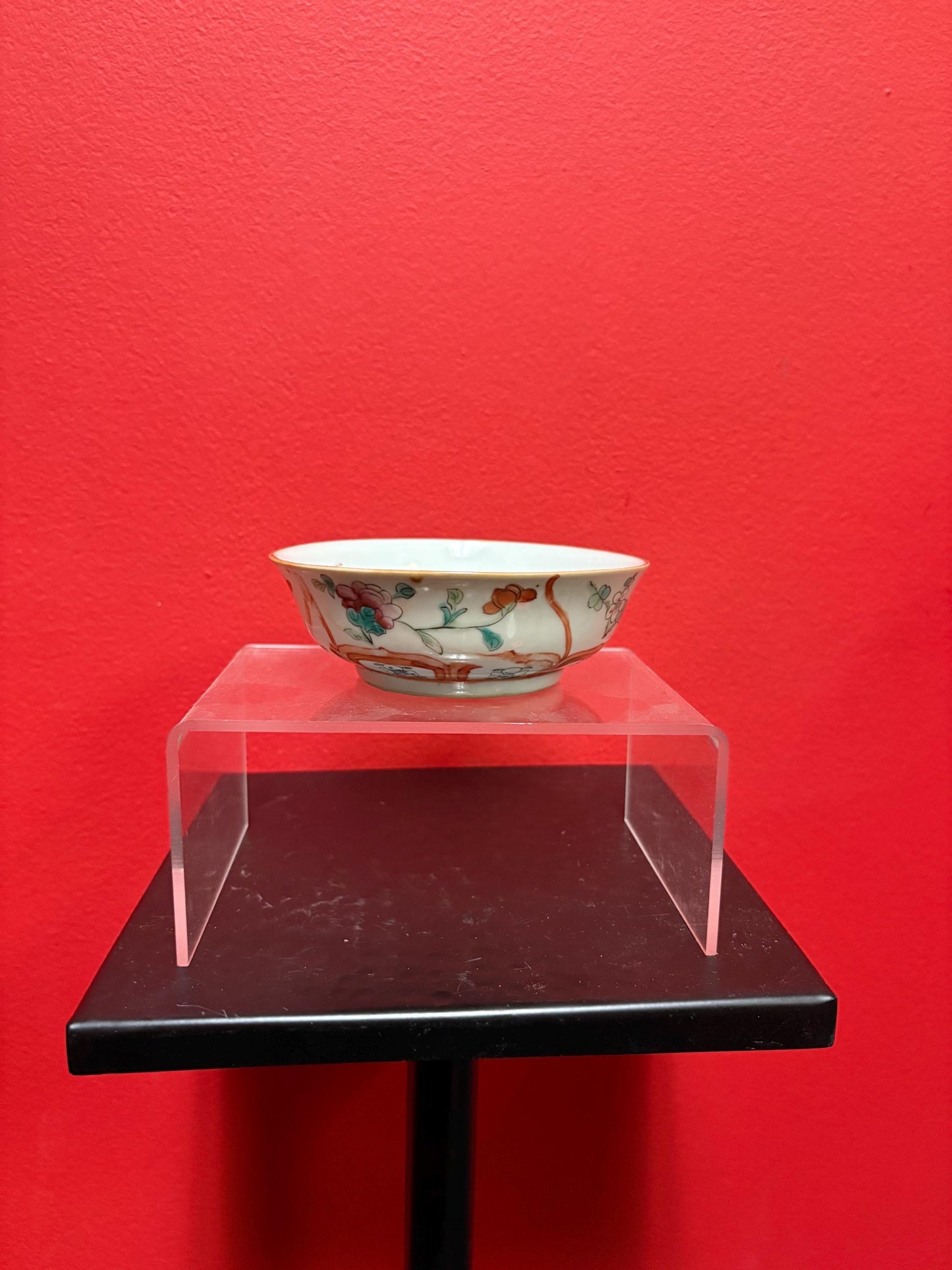 Beautiful 19 century famille rose  5 by 1.5 inch high bowl in excellent condition with great decoration- signed - good value