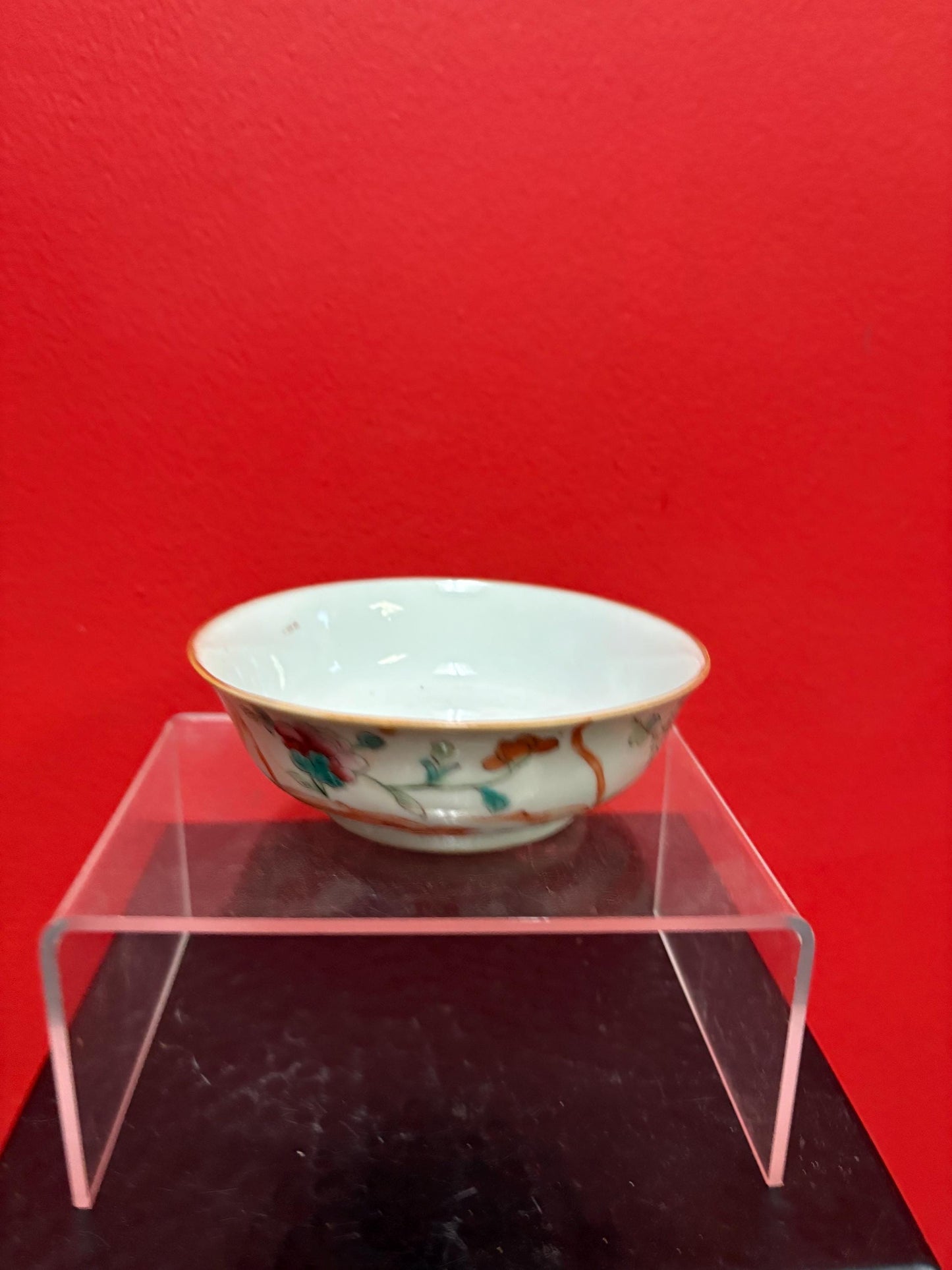 Beautiful 19 century famille rose  5 by 1.5 inch high bowl in excellent condition with great decoration- signed - good value