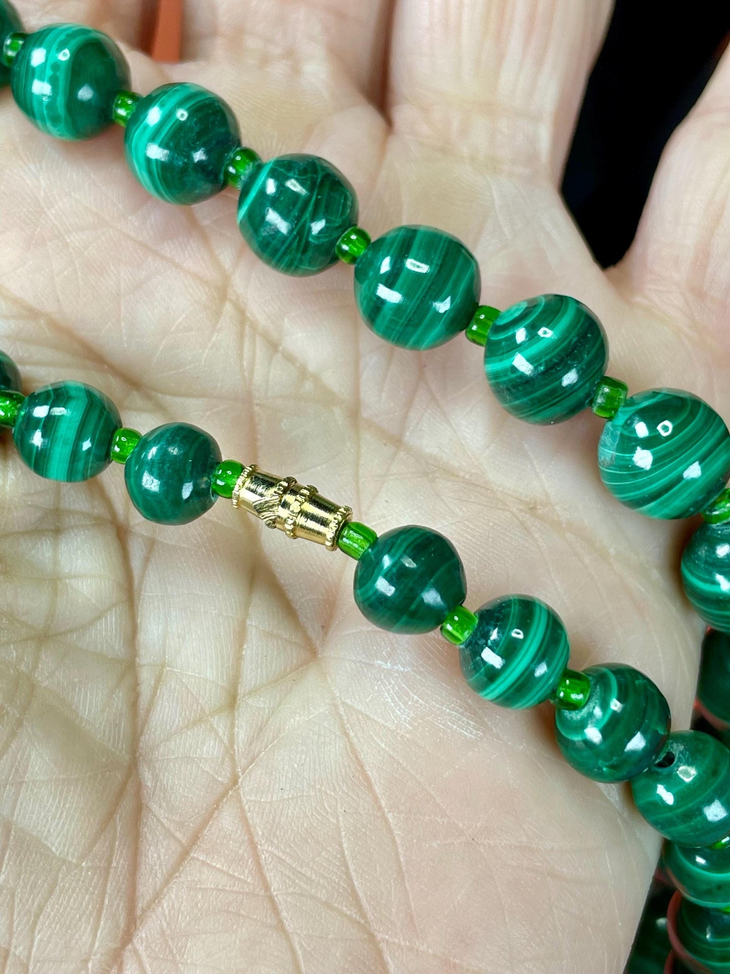 23 inch Green Swirled Glass Bead Necklace  Vintage-Style Statement Jewelry