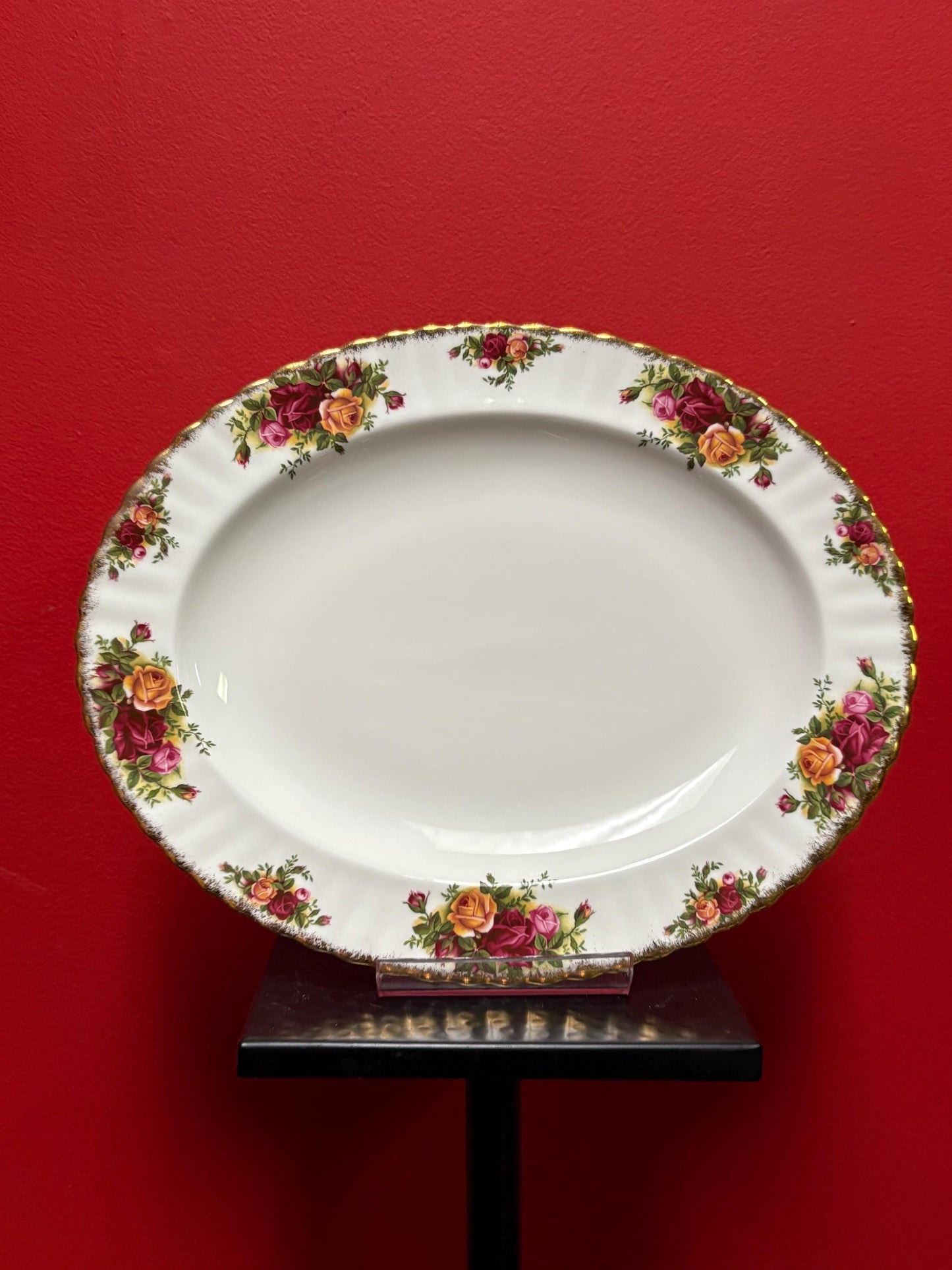 Beautiful old country rose platter  13.5 x 11 inch wide - perfect condition  perfect for the set  old country rose