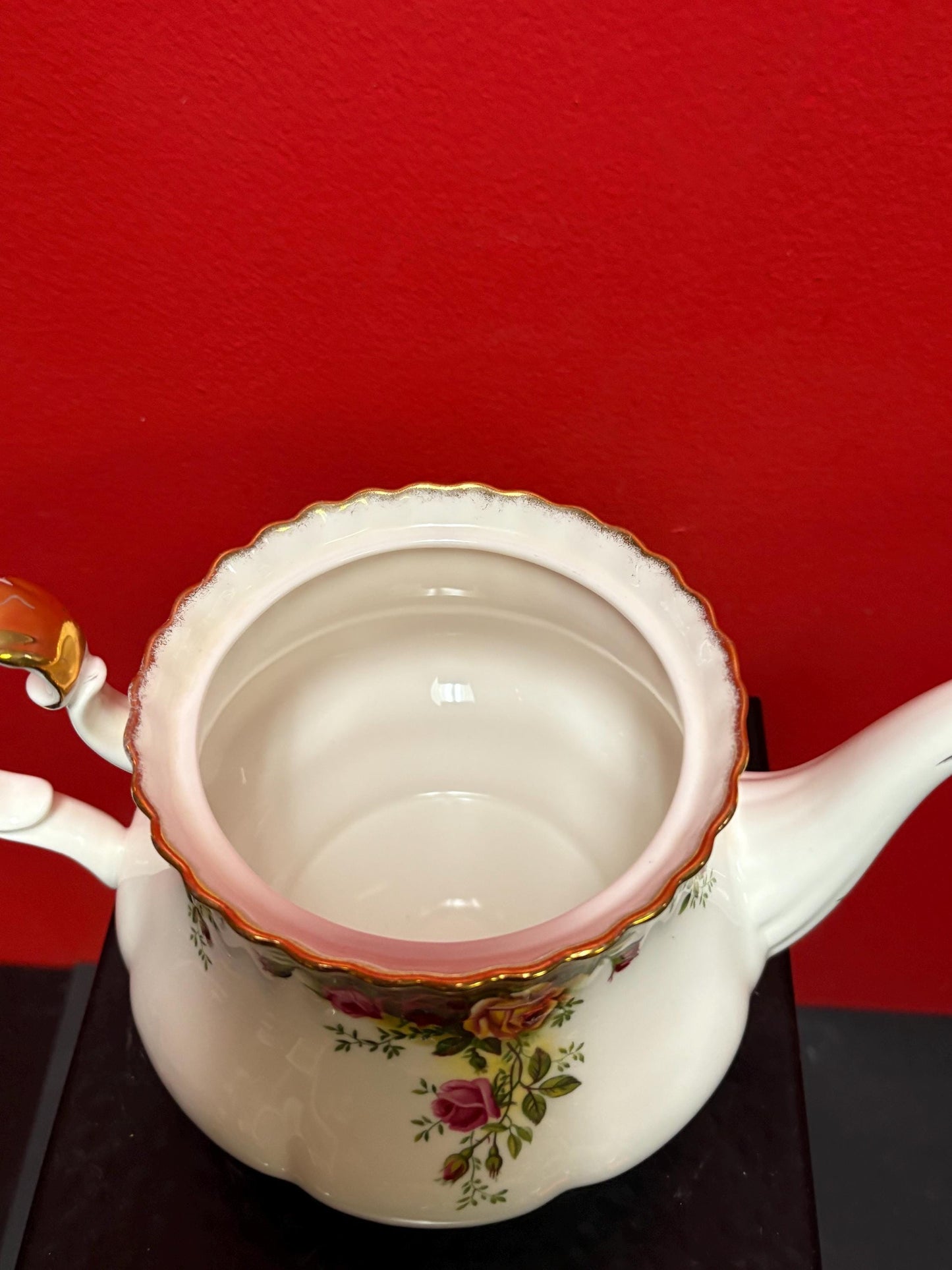 Beautiful Royal Albert old country rose teapot in mint condition