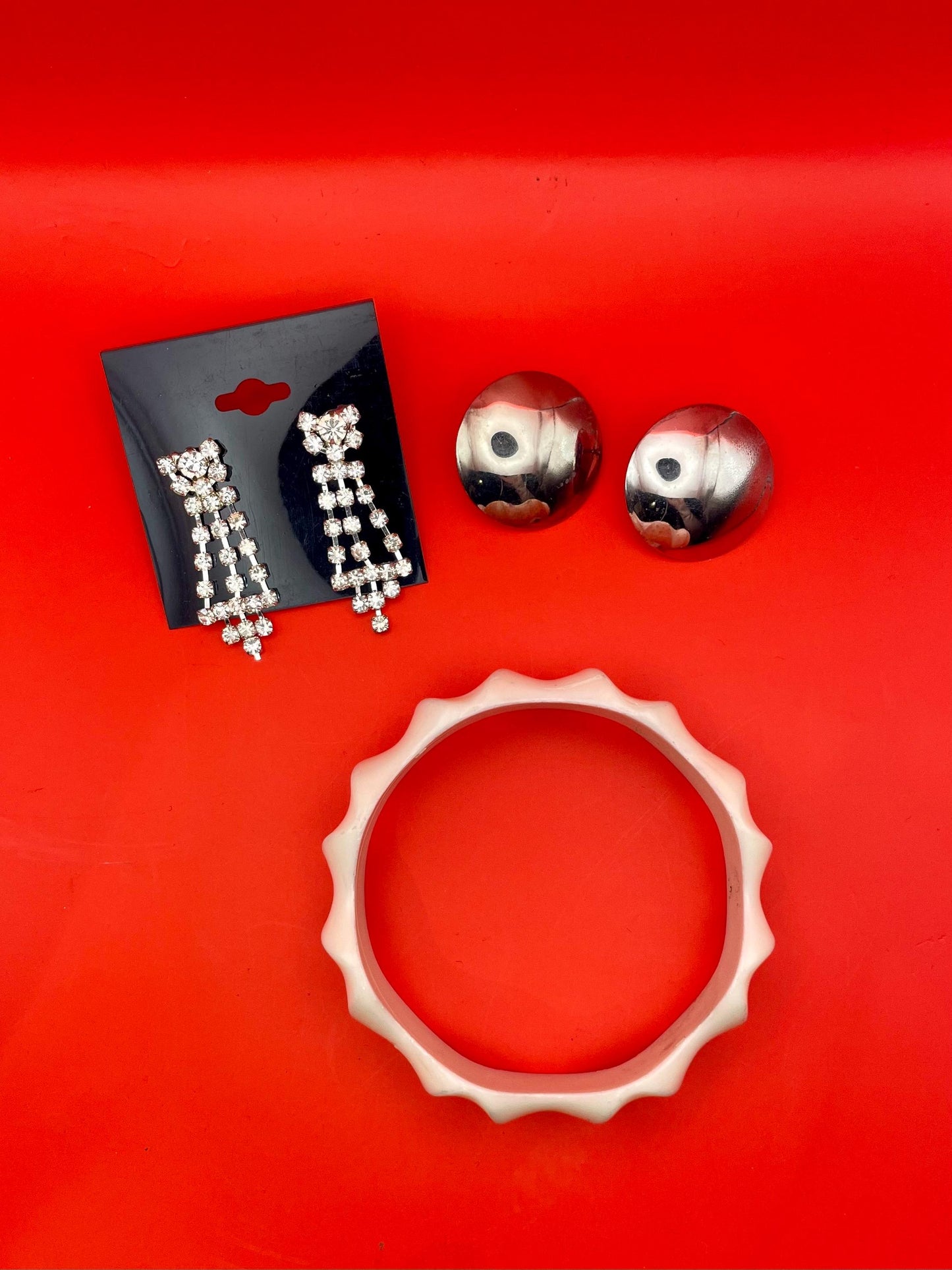 Lot of 6 Assorted Items  3 Necklaces, Bracelet and Earrings