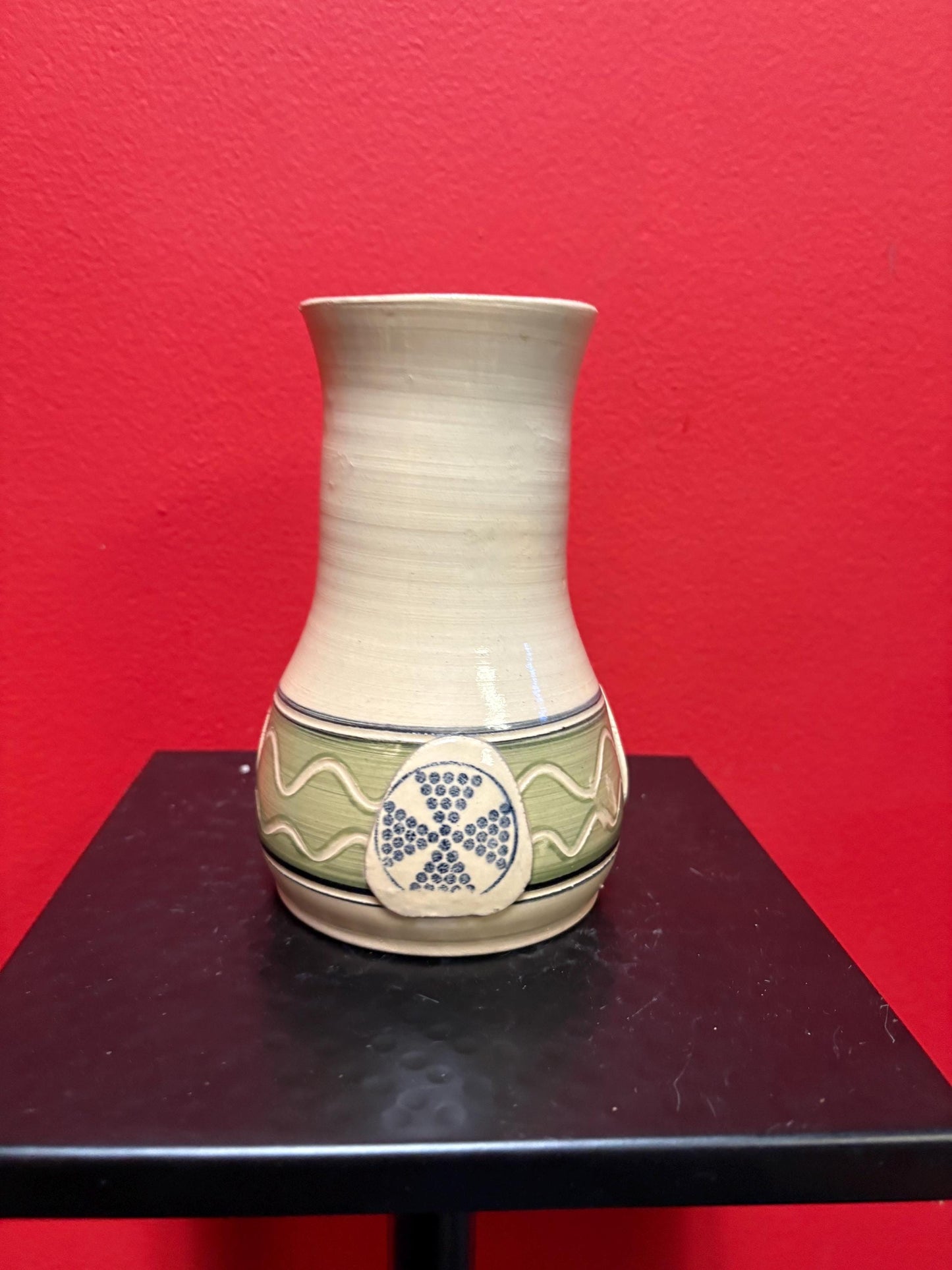 Beautiful antique old sun pottery Canadian SIKSIKA nation pottery vase  indigenous first nations beauty in mint condition -6 inches high