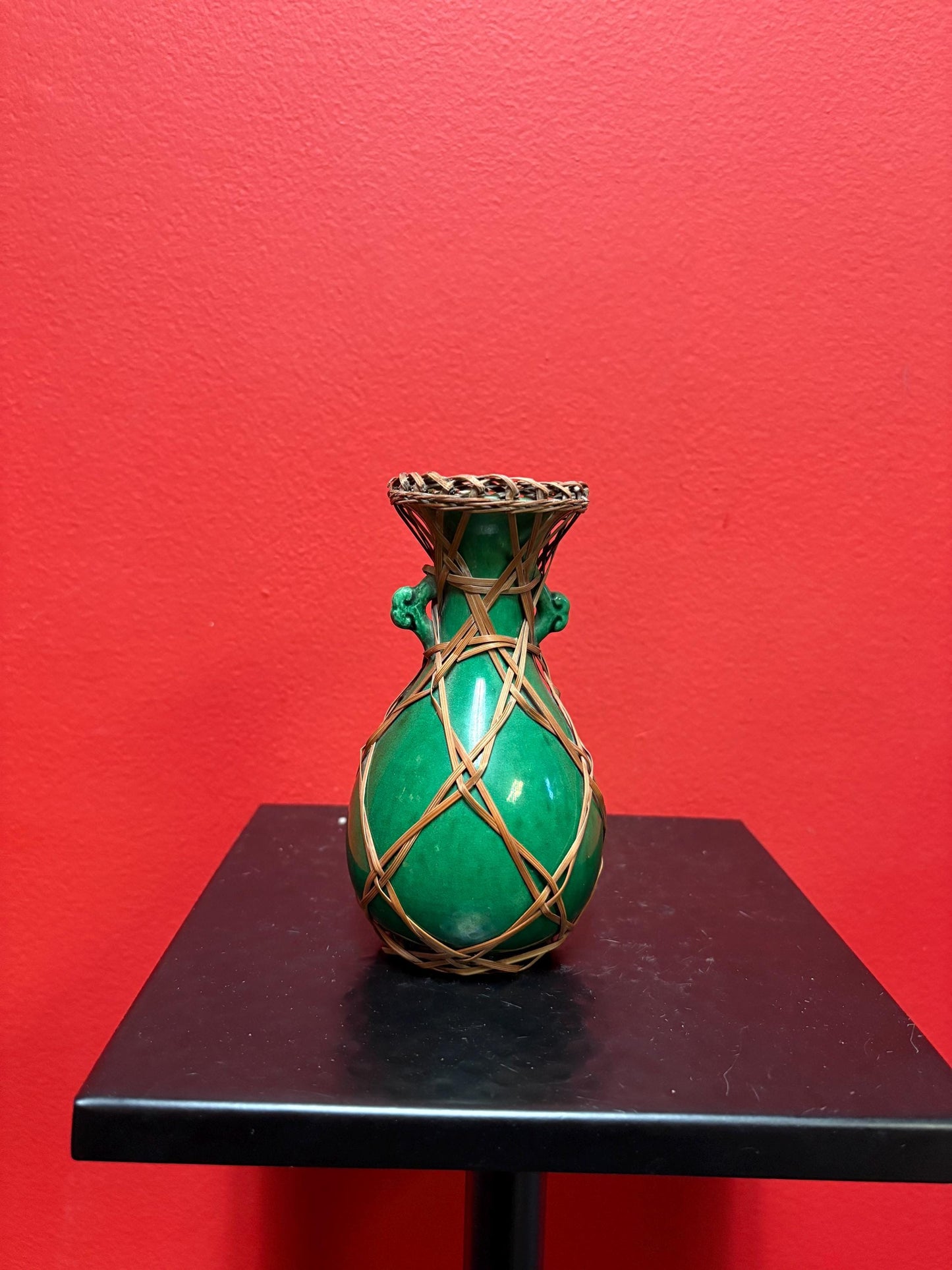 chinese  5 inch glazed vase with netting  wonderful condition  great value