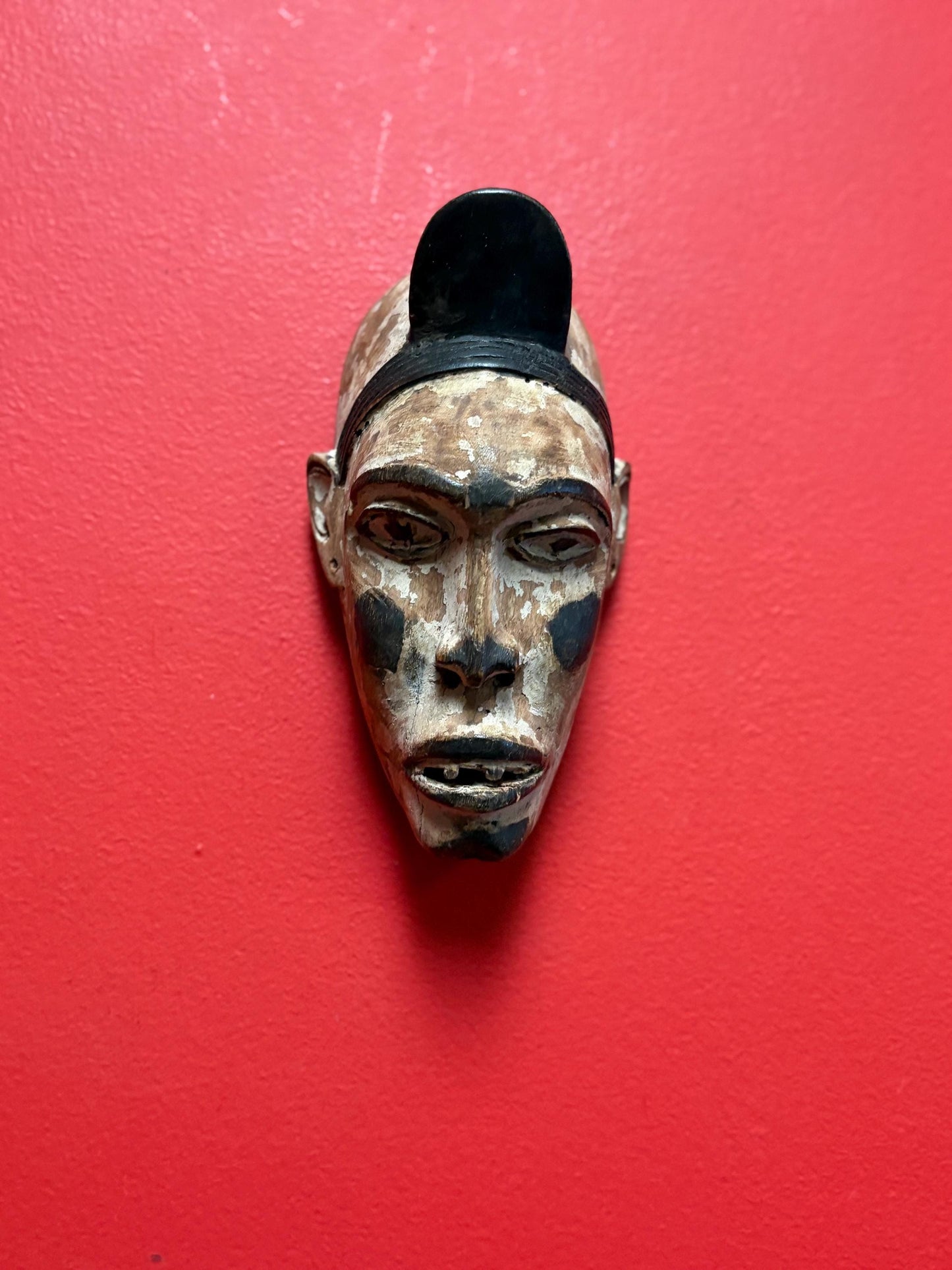 Beautiful African 7 x 3 inch wide antique mask  amazing patina and detail  really cool one