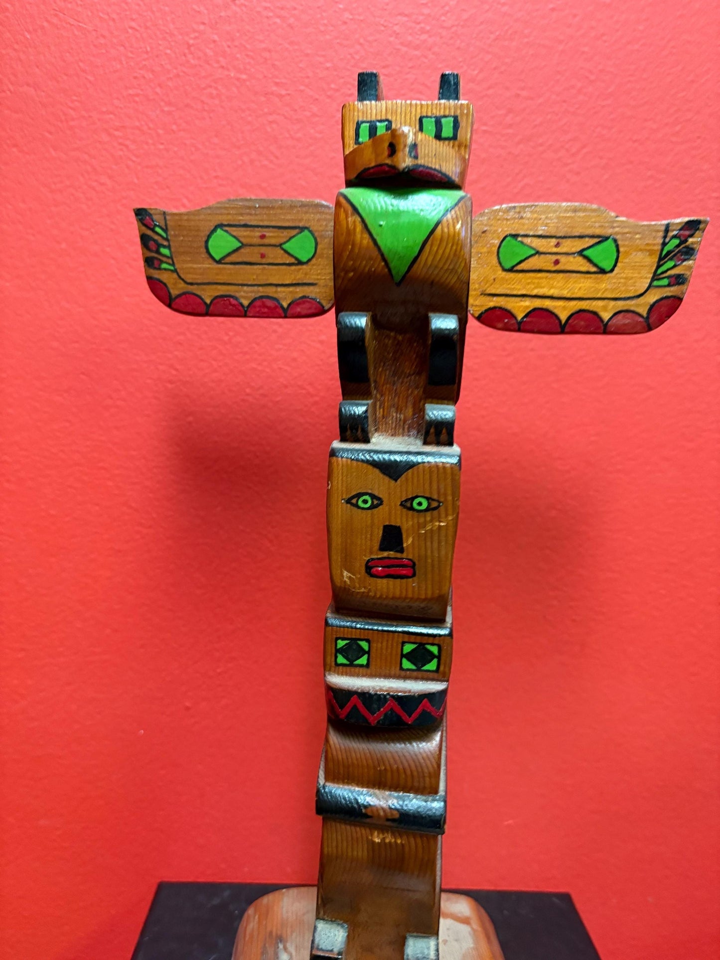 7 inch wide primitive FOLK ART indigenous first nations pacific West Coast unsigned totem pole  great colour - great value