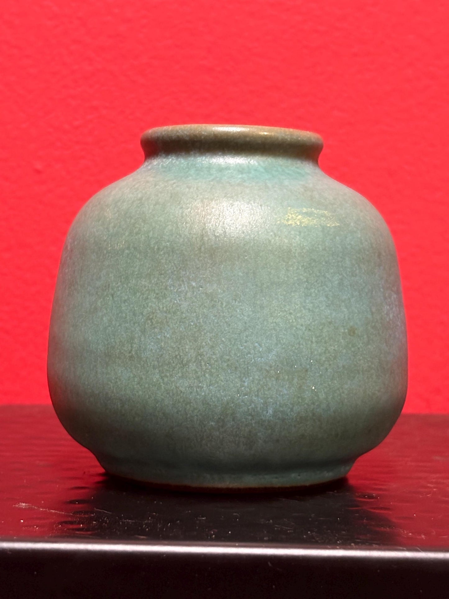 Stunning 4 inch high Victoria BC Grove pottery vintage vase with great colour and amazing condition good value