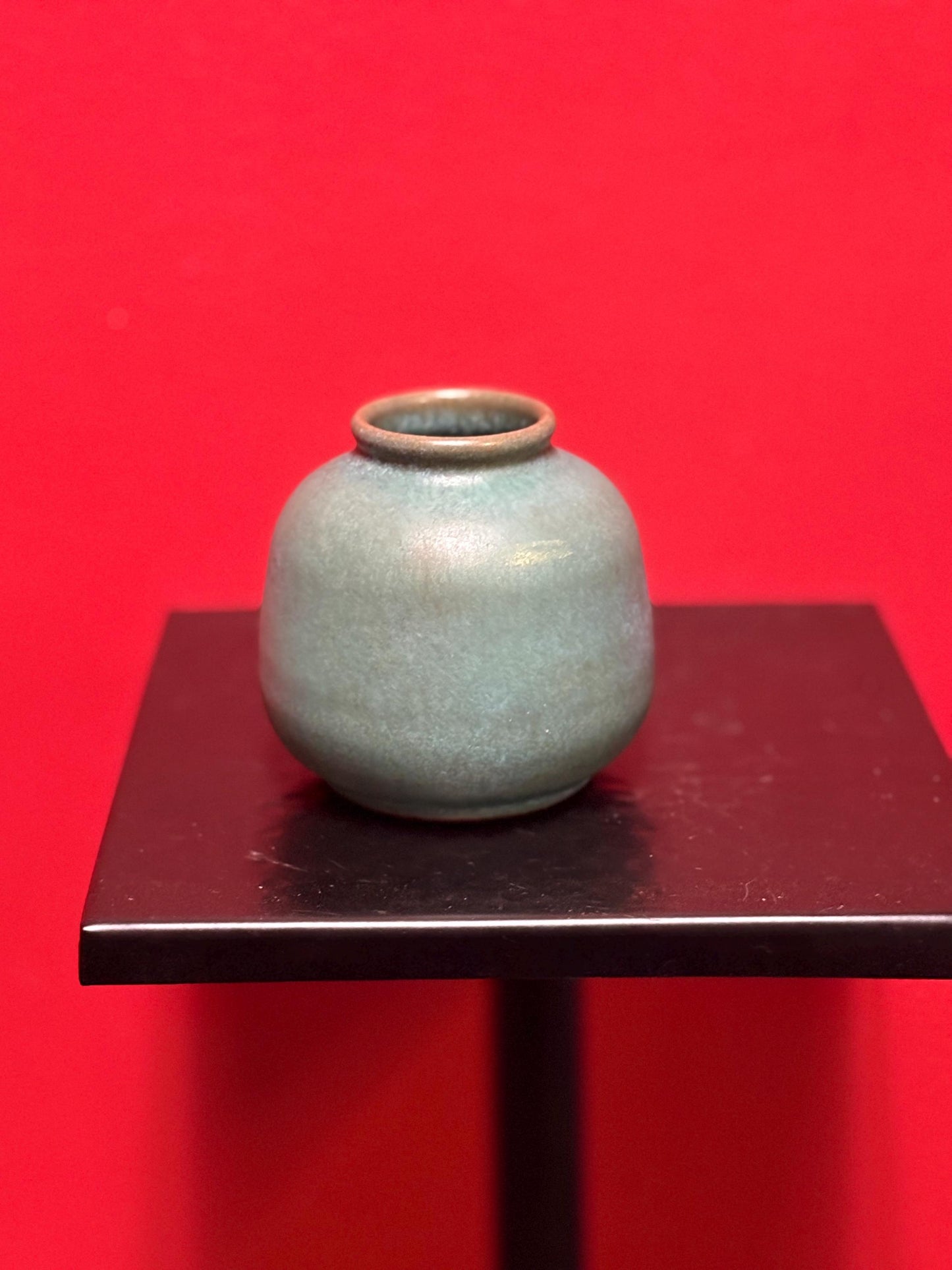 Stunning 4 inch high Victoria BC Grove pottery vintage vase with great colour and amazing condition good value