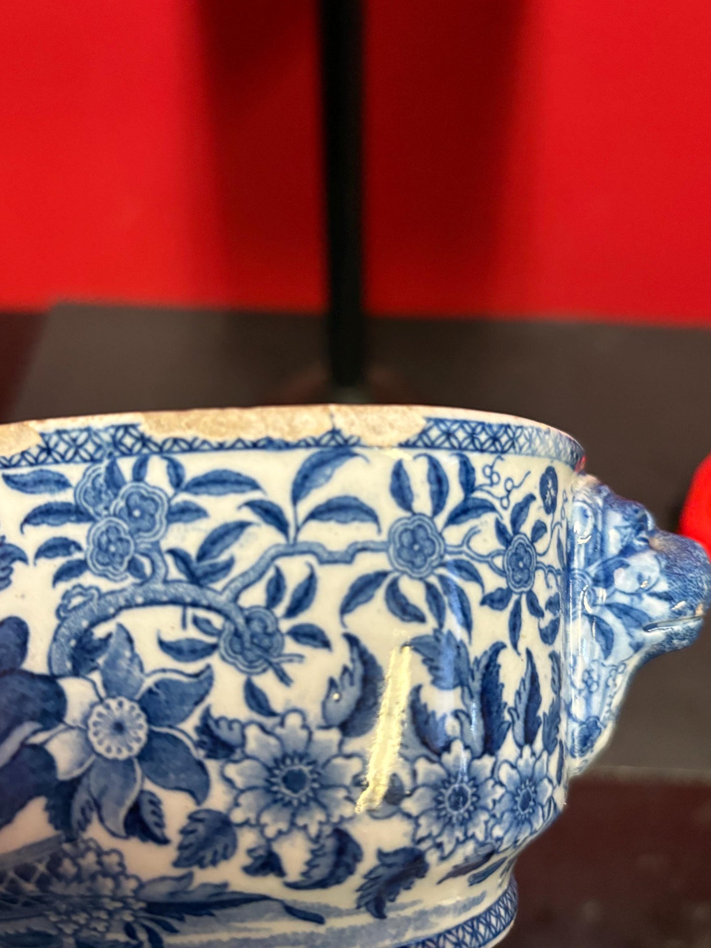 Stunning mid 18th century Chinese bowl 7 1/2 x 4 x 3 high minor chips see photos amazing Chinese porcelain - wow