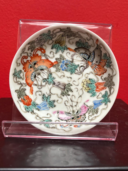 Lovely little Chinese heavily decorated signed dish  perfect condition  great value- 4 inches across