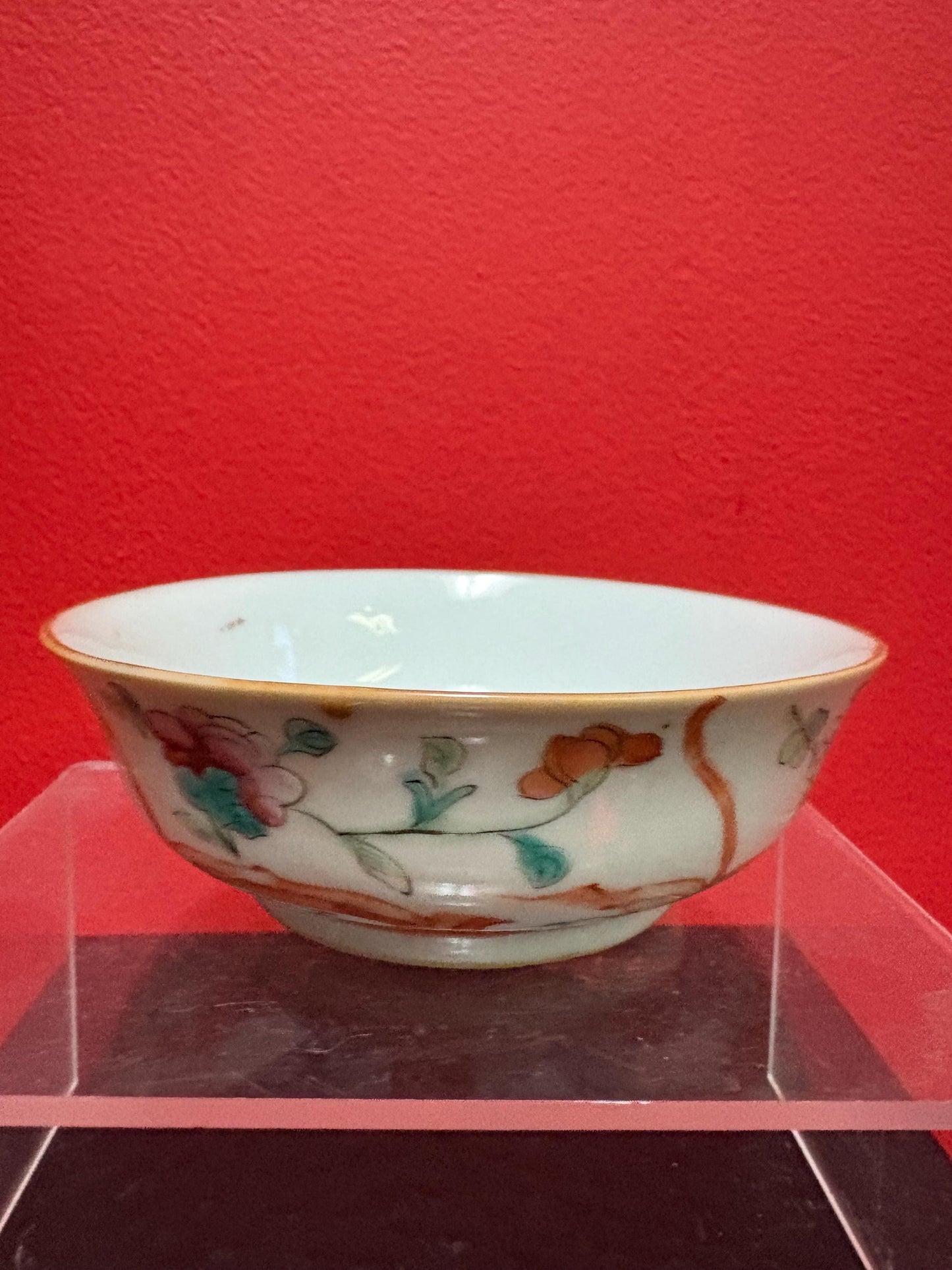 Beautiful 19 century famille rose  5 by 1.5 inch high bowl in excellent condition with great decoration- signed - good value