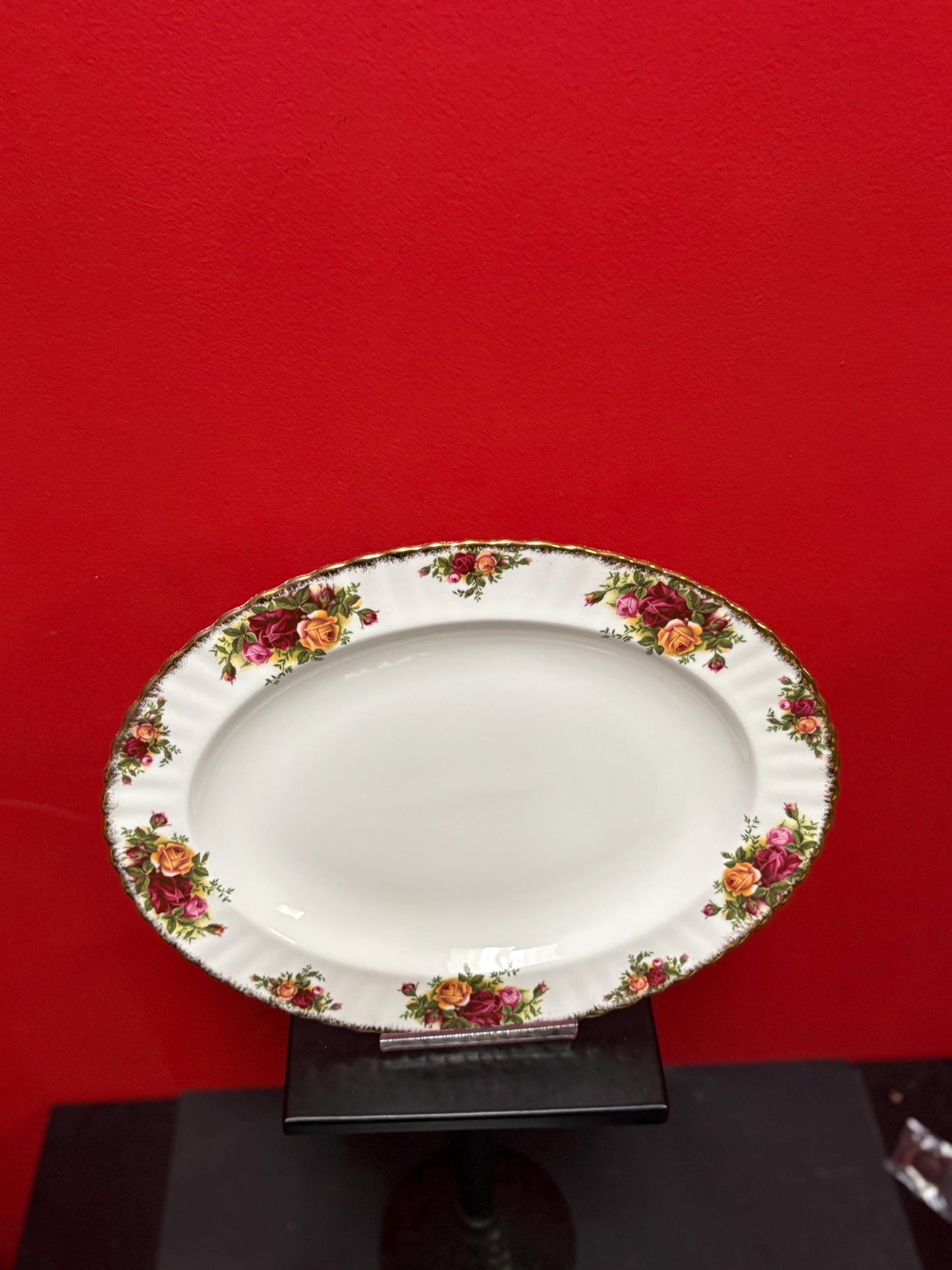 Beautiful old country rose platter  13.5 x 11 inch wide - perfect condition  perfect for the set  old country rose