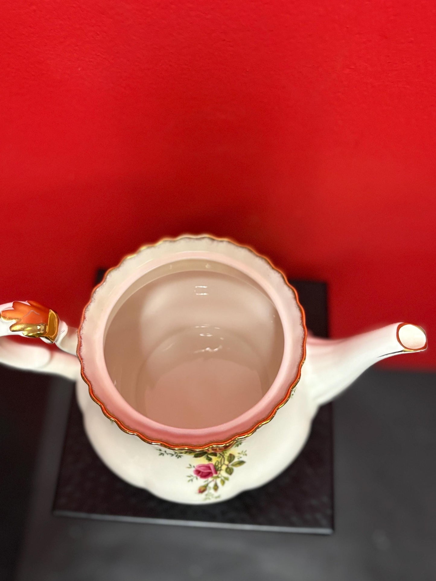 Beautiful Royal Albert old country rose teapot in mint condition