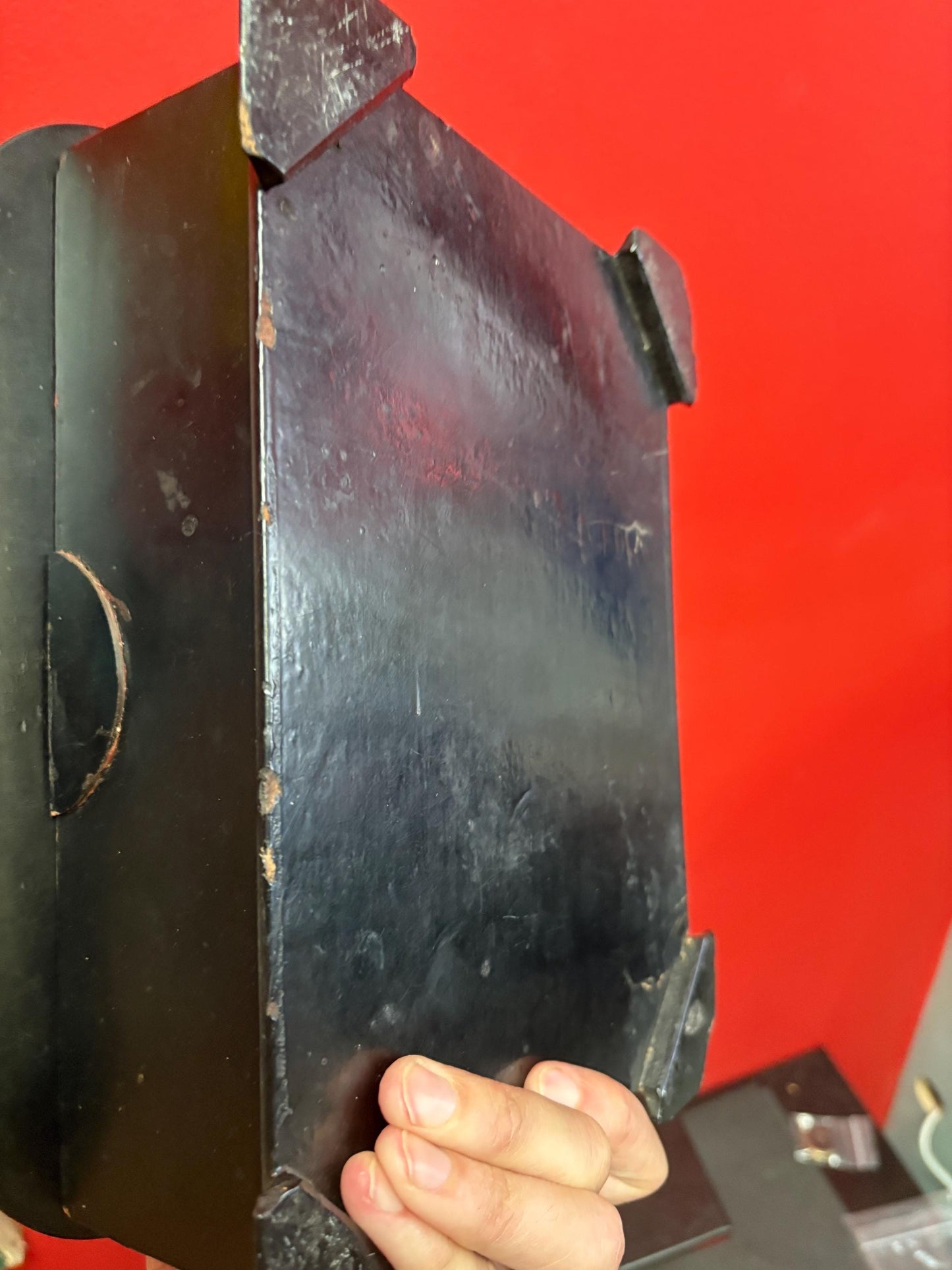 Beautiful antique 10 1/2 x 8 x 3 high English papier-mâché and mother of Pearl lap desk 19 century - pretty good condition wow