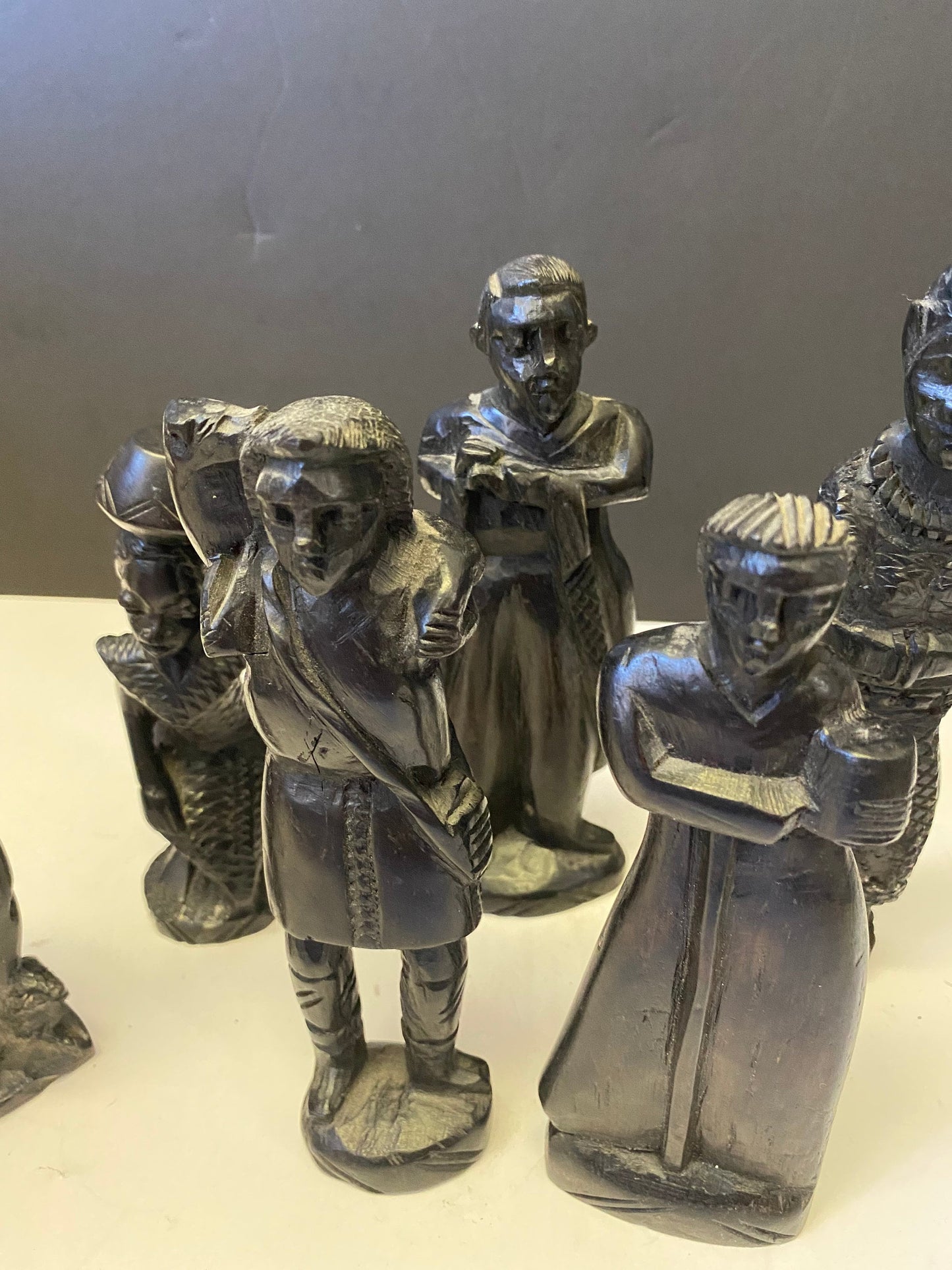 An  Instant Malawi Carved Ebony wood collection  6 pieces  6 to 8 inches each