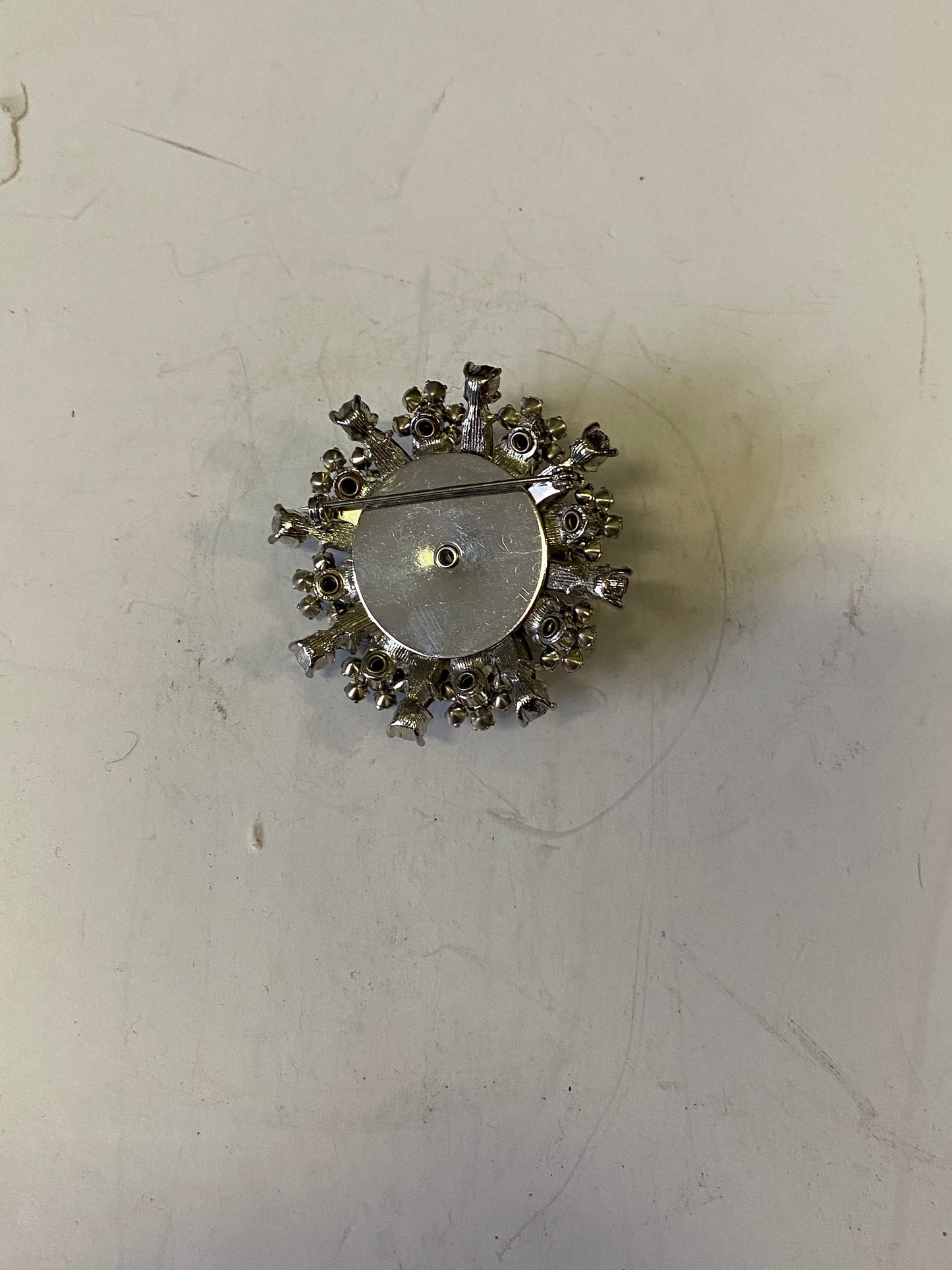 Absolutely stunning 2 inch rhinestone brooch  perfect condition