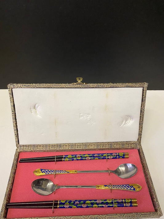 Vintage attractive cloisonné Chopstick and spoon set in original box  ready to use!