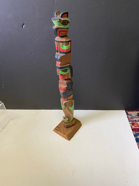 A  Museum quality 1930s Haida Indigenous folk art totem pole  Stunning colouring and craftsmanship  Barbara Foley  wow