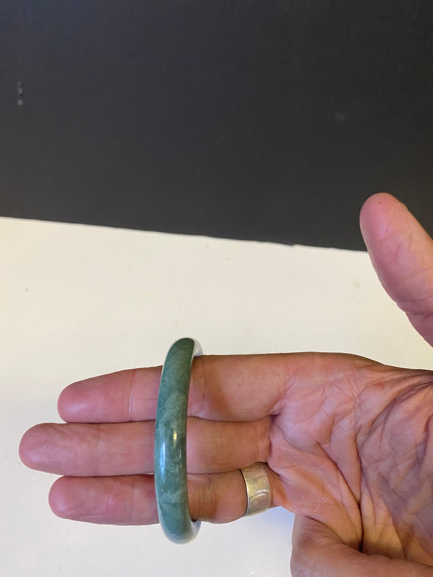 A  Fabulous 3 inch Authentic Chinese  spinach Jade bangle  Stunning quality and a wonderful gift or for yourself wow wow D54