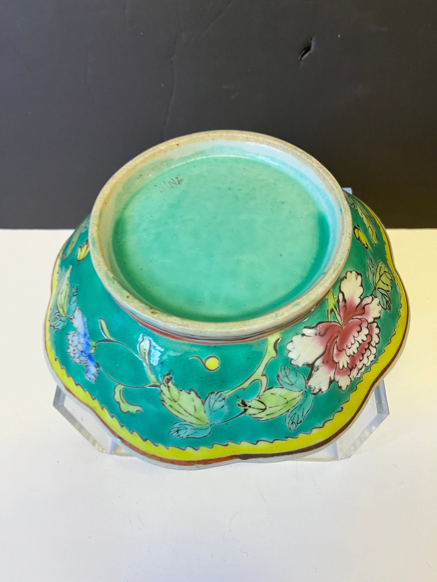 Absolutely gorgeous 8 inch Chinese glazed Polychrome bowl  Decorated with chrysanthemums and leaves.  Great condition and quality!!!