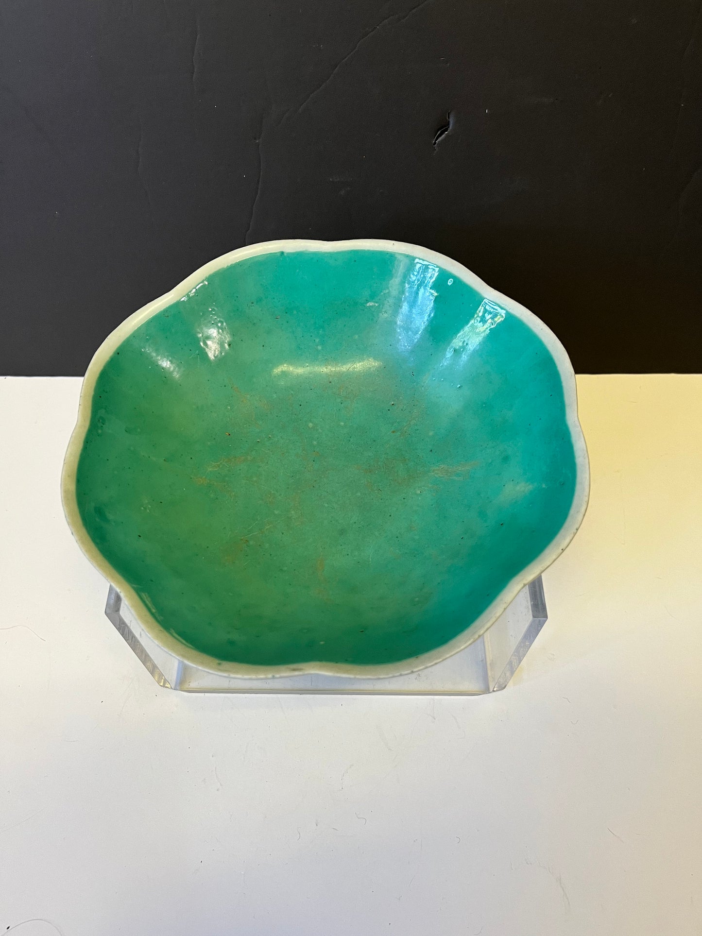 Absolutely gorgeous 8 inch Chinese glazed Polychrome bowl  Decorated with chrysanthemums and leaves.  Great condition and quality!!!