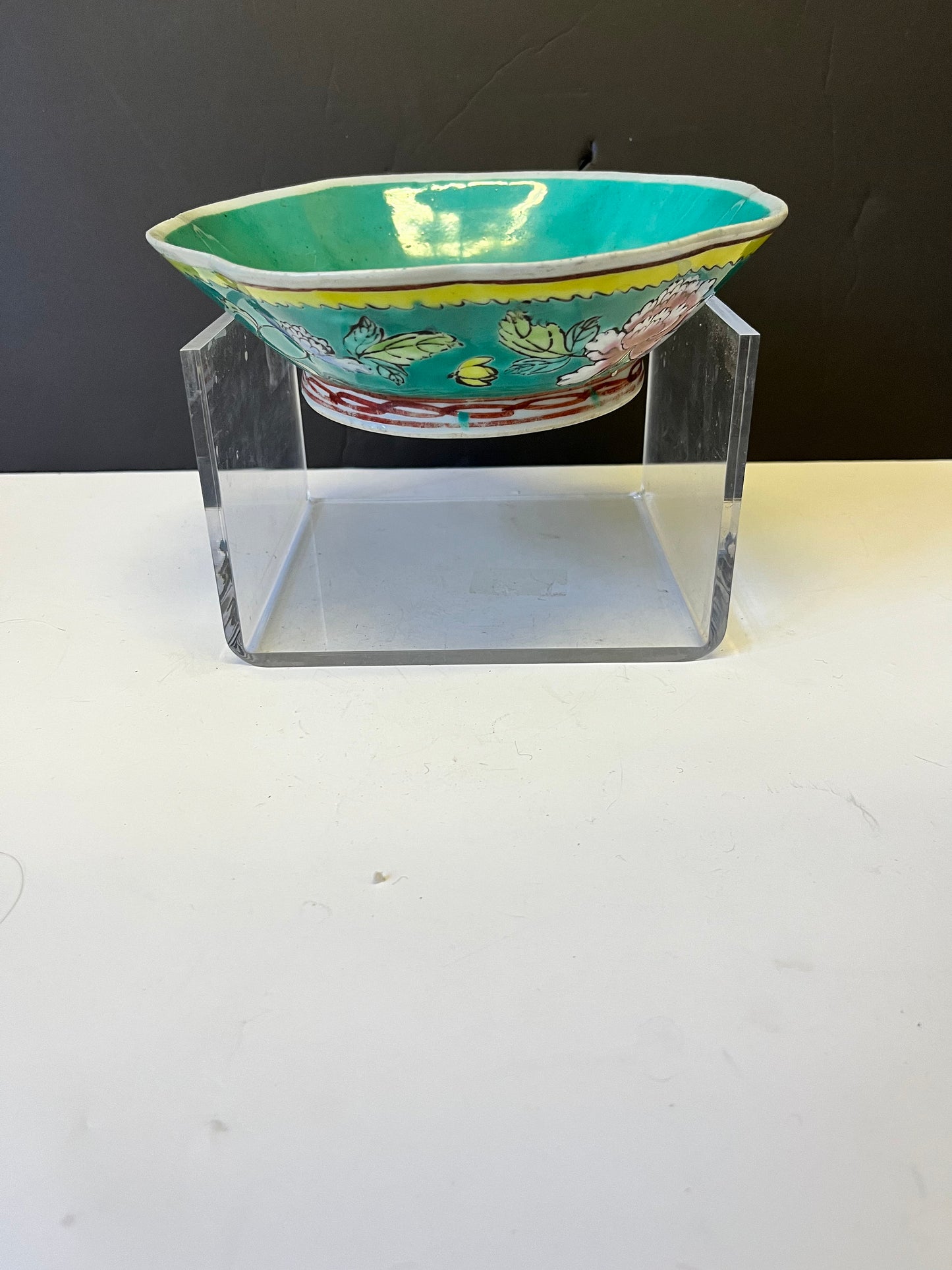Absolutely gorgeous 8 inch Chinese glazed Polychrome bowl  Decorated with chrysanthemums and leaves.  Great condition and quality!!!