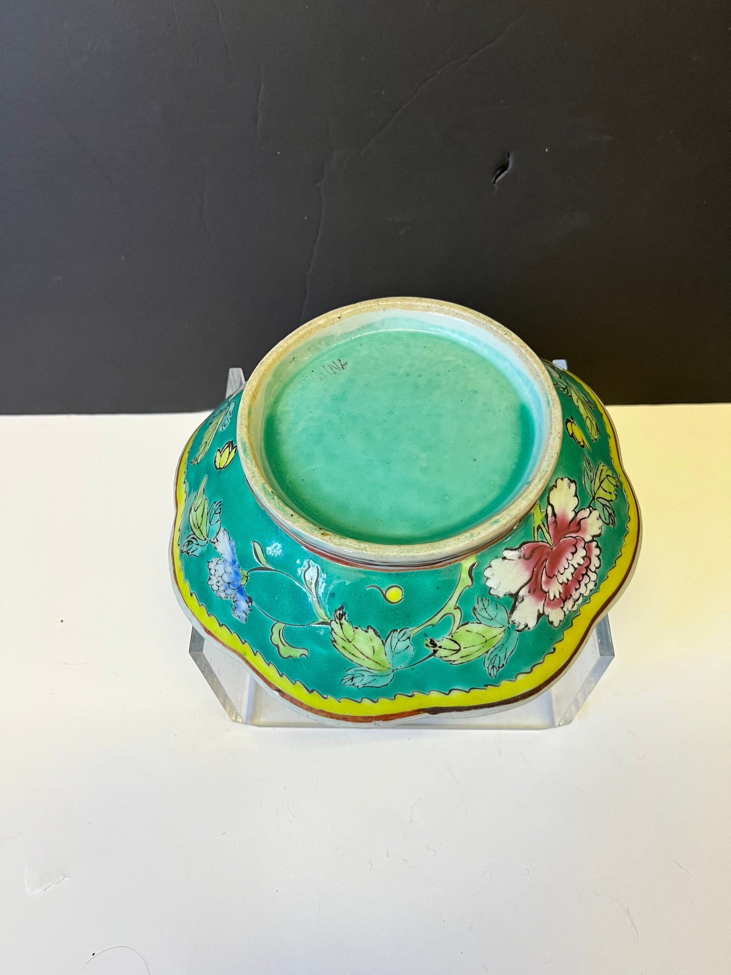 Absolutely gorgeous 8 inch Chinese glazed Polychrome bowl  Decorated with chrysanthemums and leaves.  Great condition and quality!!!