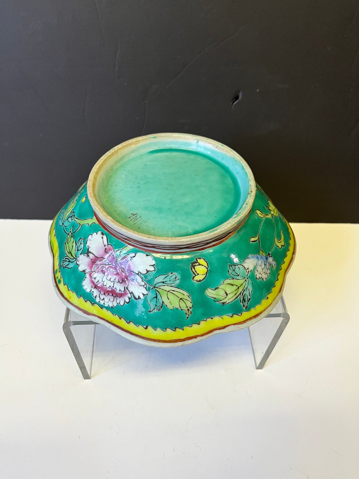 Absolutely gorgeous 8 inch Chinese glazed Polychrome bowl  Decorated with chrysanthemums and leaves.  Great condition and quality!!!