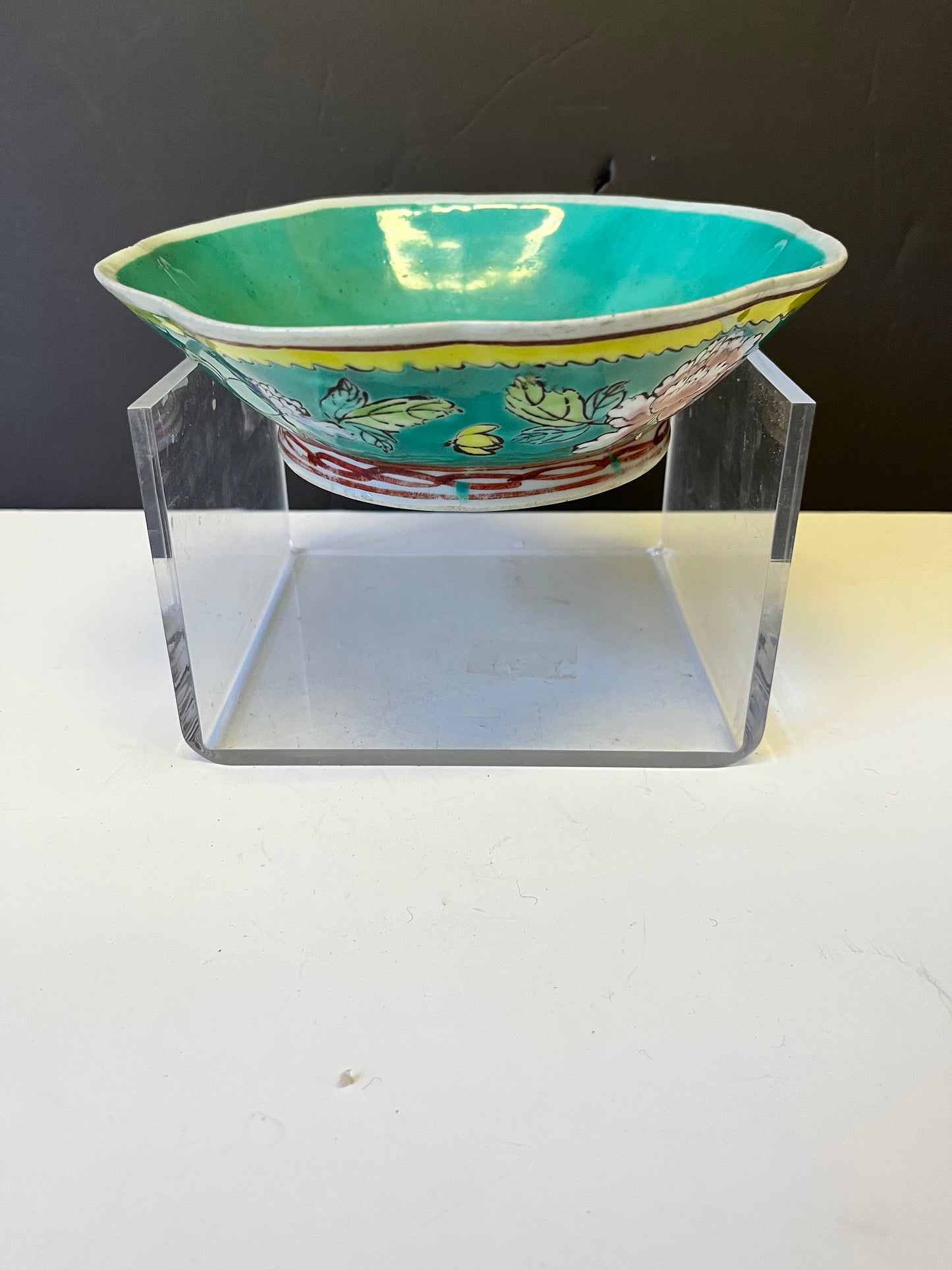 Absolutely gorgeous 8 inch Chinese glazed Polychrome bowl  Decorated with chrysanthemums and leaves.  Great condition and quality!!!