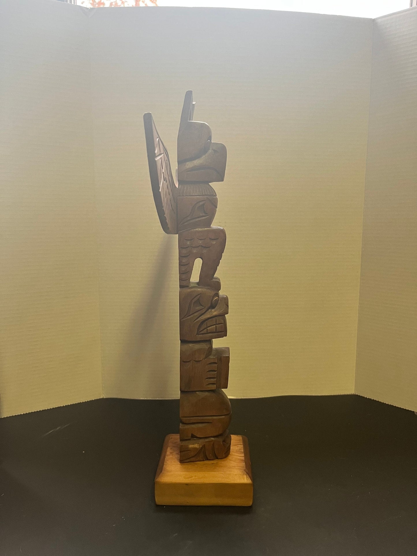 Absolutely fabulous 22 x 9 indigenous West Coast first nations Cedar totem pole with wings - Unsigned would make a great gift  Totem pole