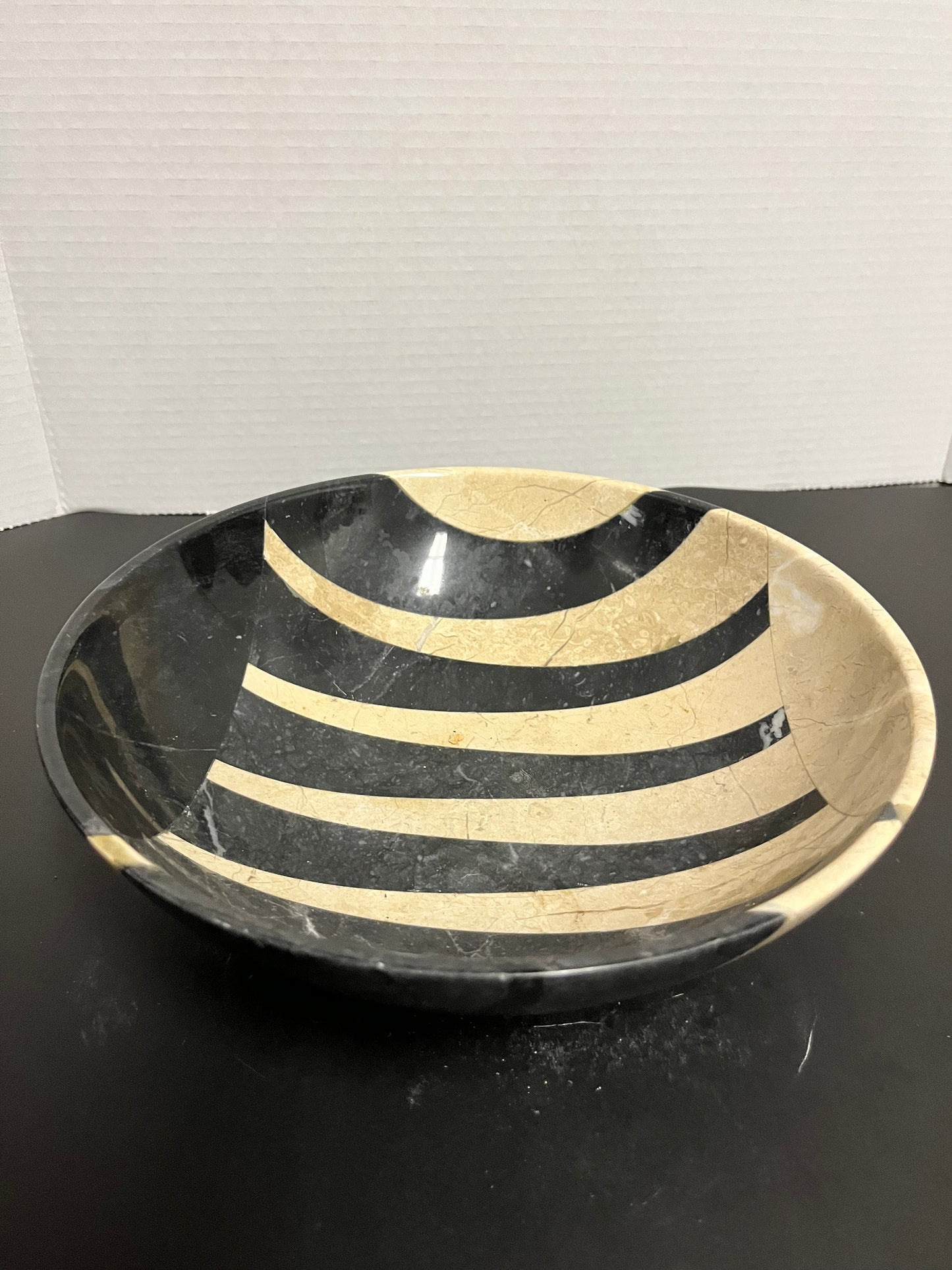 Museum quality, Zuni stone bowl  very rare unbelievable quality piece of traditional Zuni stone work  simply stunning traditional piece