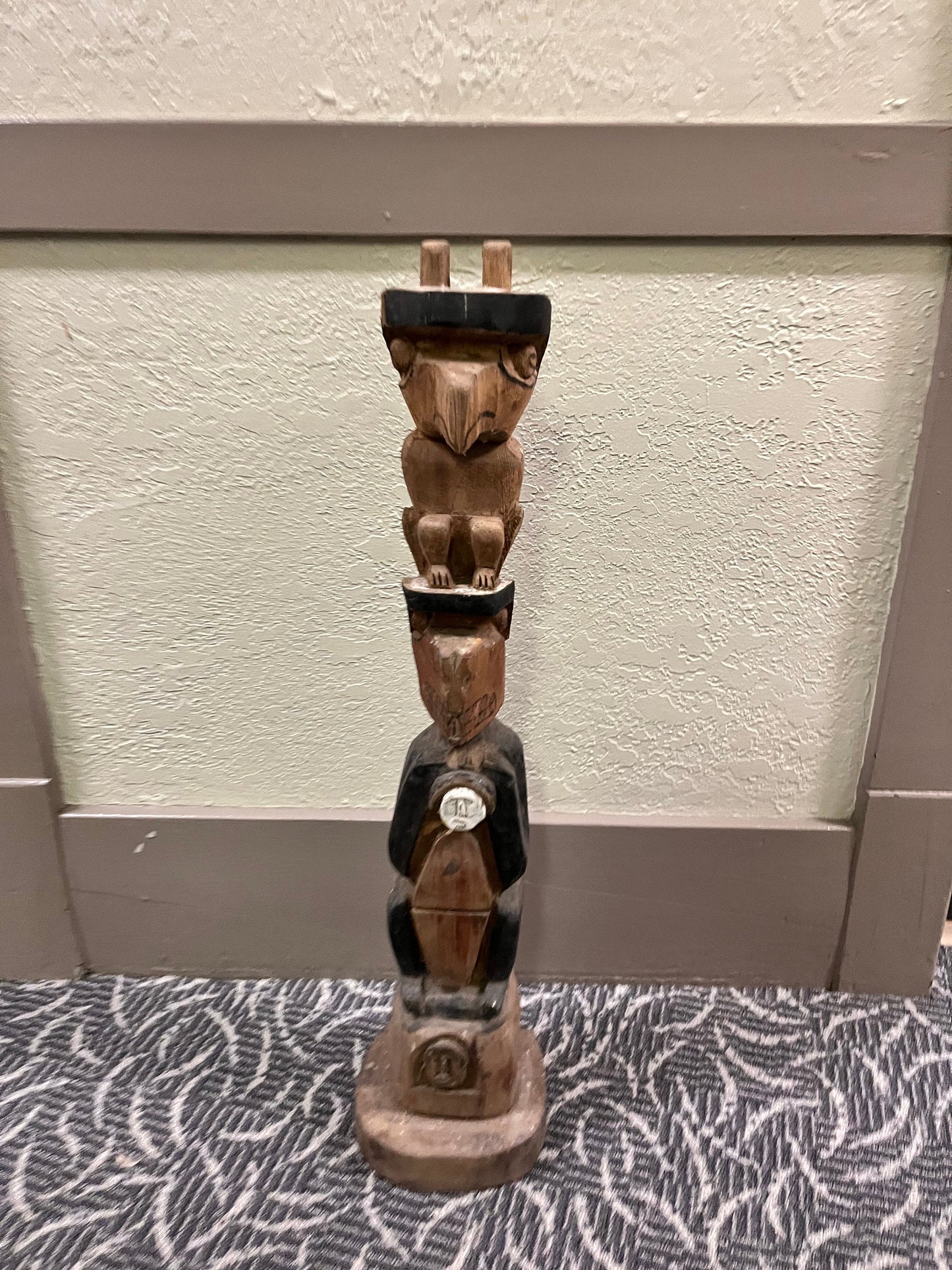 Absolutely stunning 32 inch high antique museum quality indigenous, first nations, West Coast haida totem pole